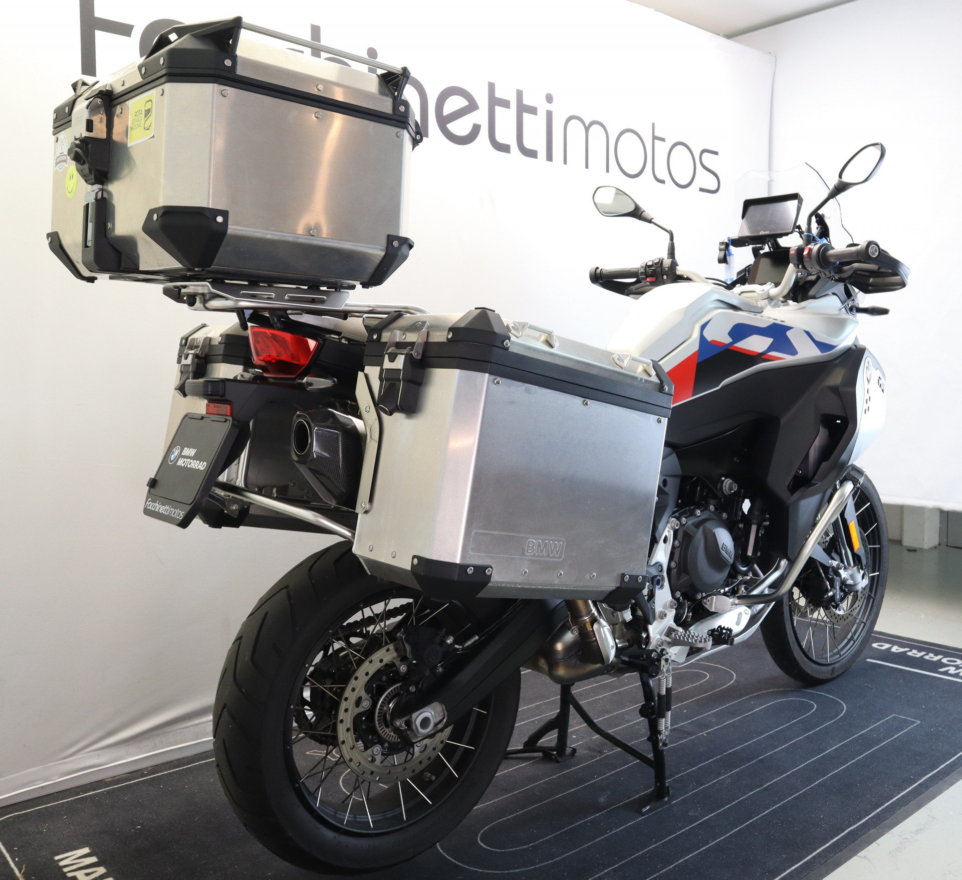 BMW F 900 GS Adventure-image-2