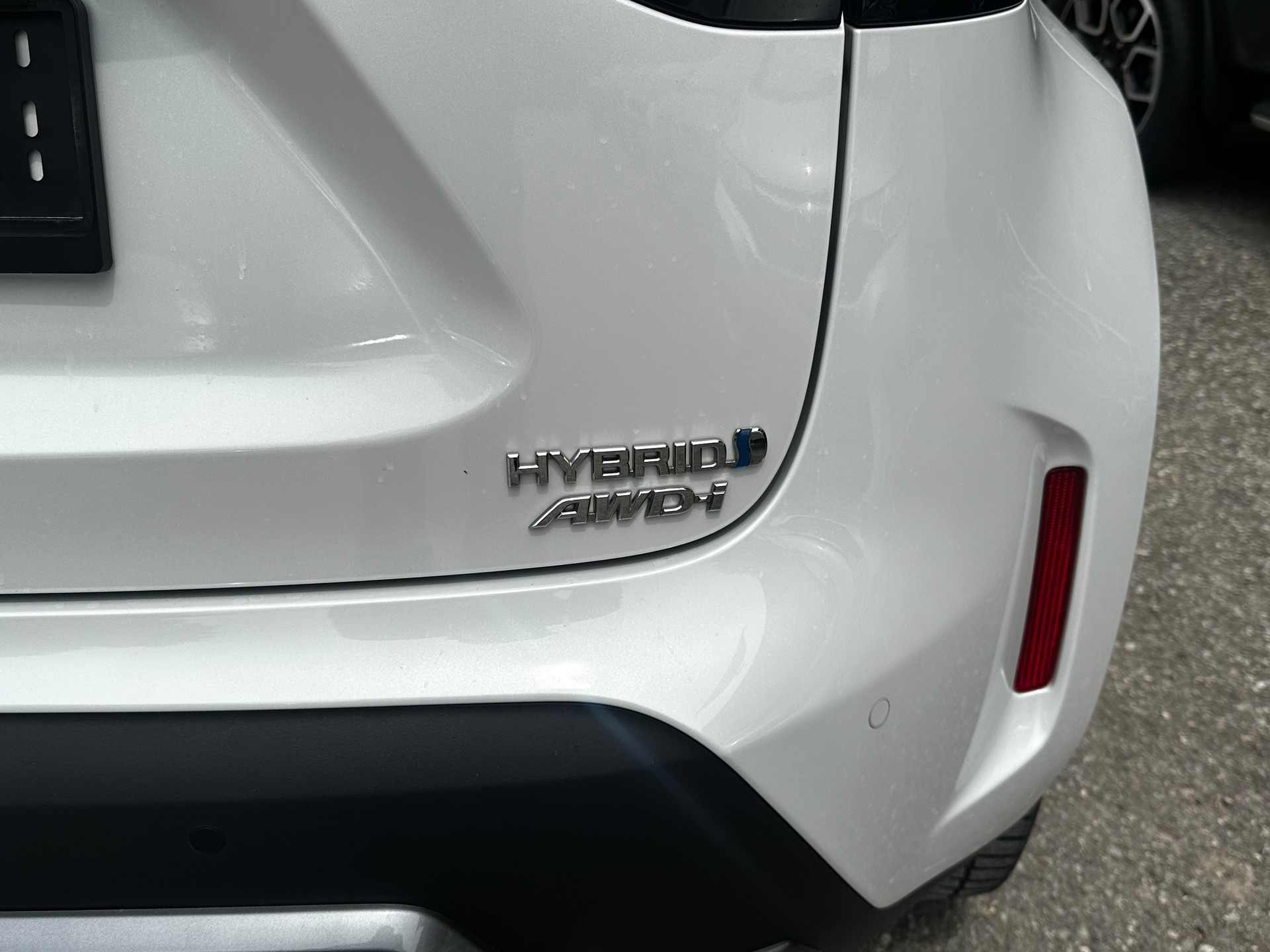 TOYOTA Yaris Cross 1.5 Premiere Edition e-CVT AWDi-image-4
