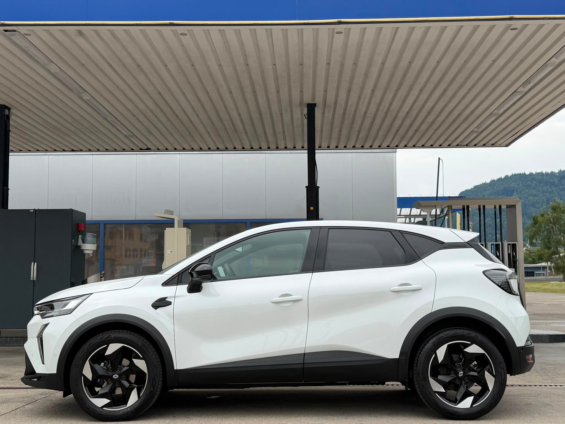 RENAULT Captur 1.3 TCe Techno EDC *Neustes Modell**Neuwertiger Zustand**Top Ausstattung**Renault Werksgarantie*-showroom-element-3