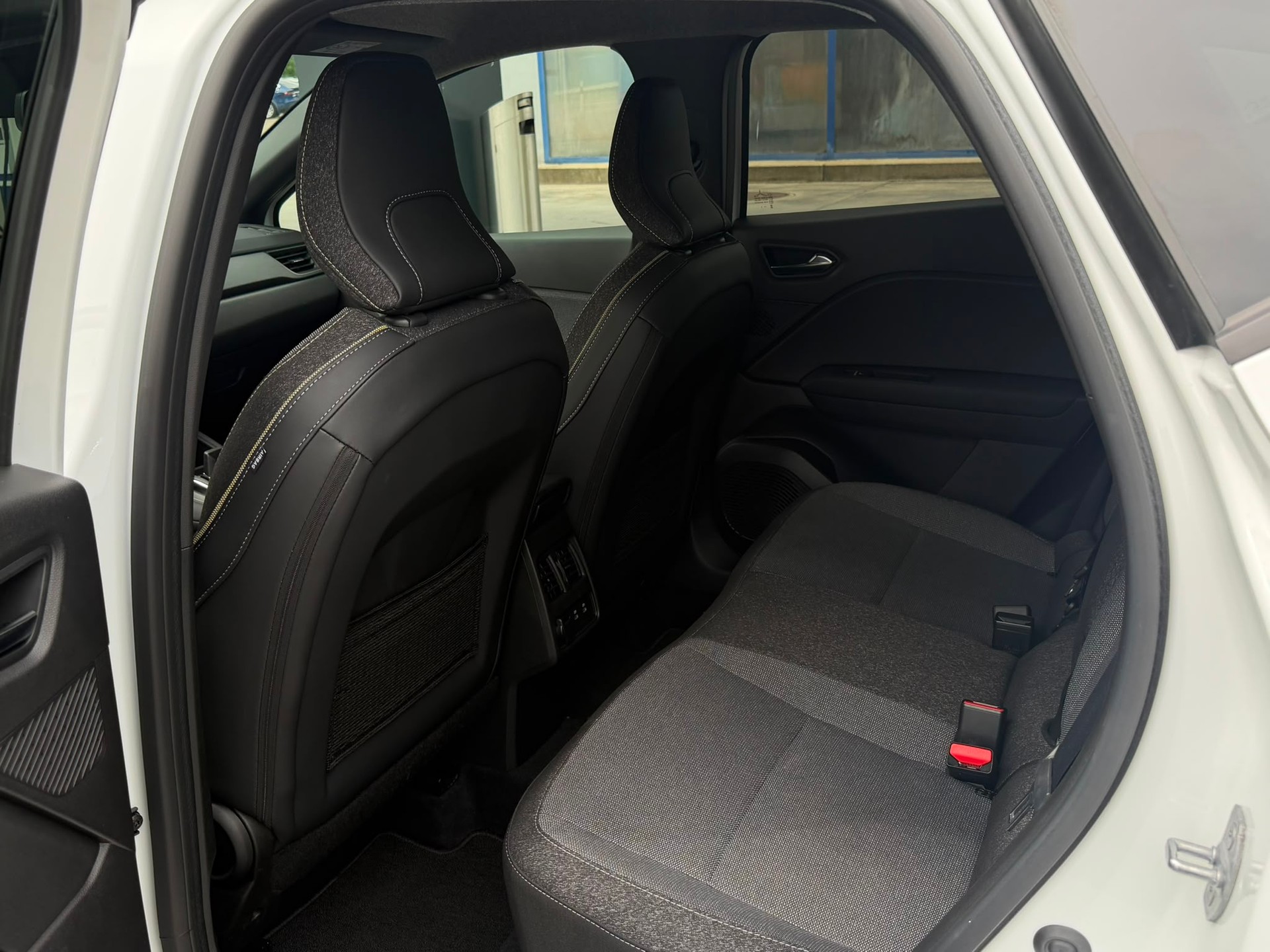 RENAULT Captur 1.3 TCe Techno EDC *Neustes Modell**Neuwertiger Zustand**Top Ausstattung**Renault Werksgarantie*-image-9