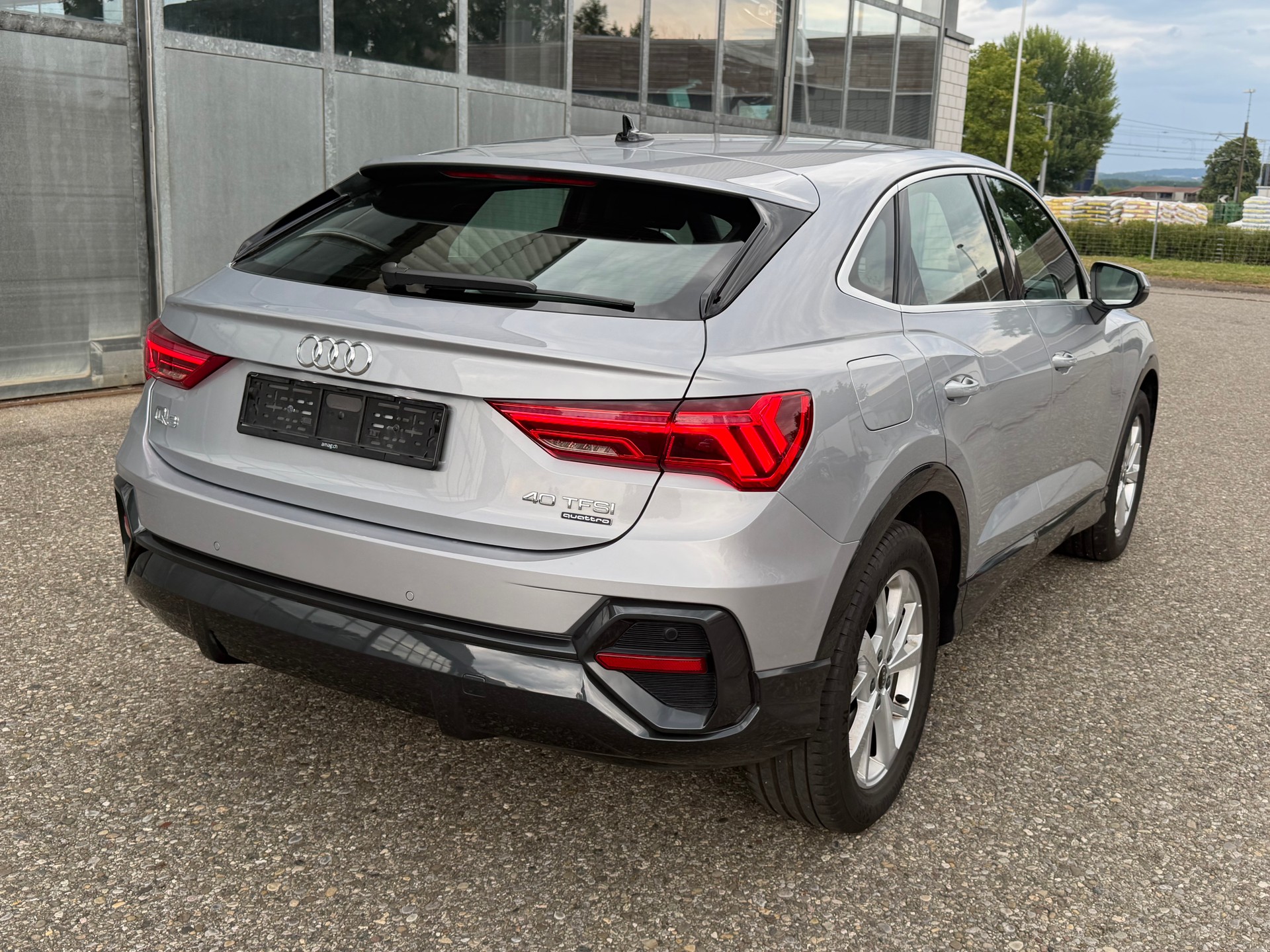 AUDI Q3 Sportback 40 TFSI S line quattro S-tronic-image-3