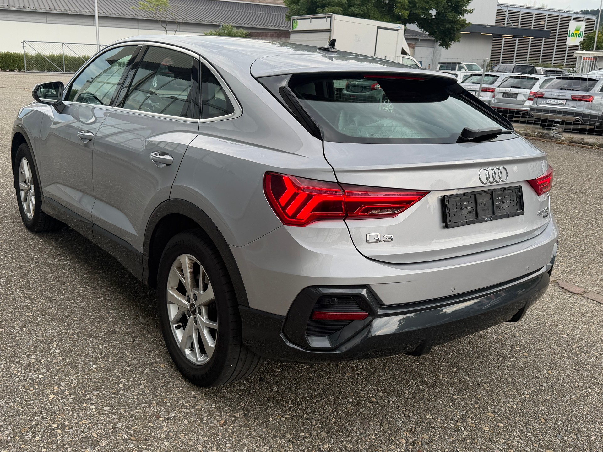AUDI Q3 Sportback 40 TFSI S line quattro S-tronic-image-4