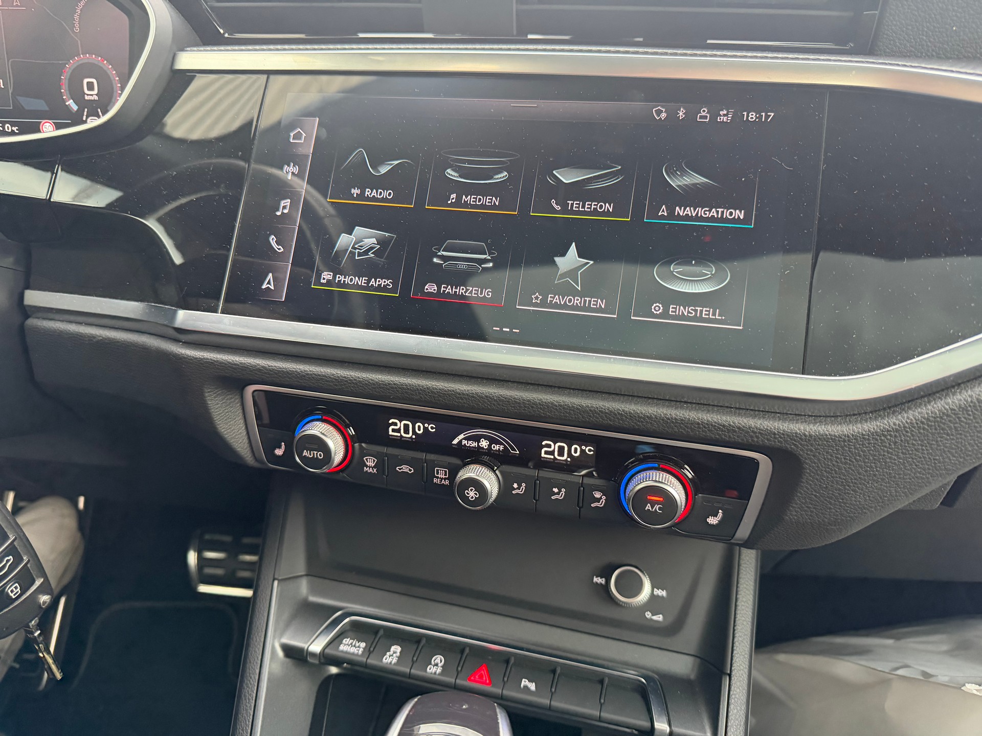 AUDI Q3 Sportback 40 TFSI S line quattro S-tronic-image-10