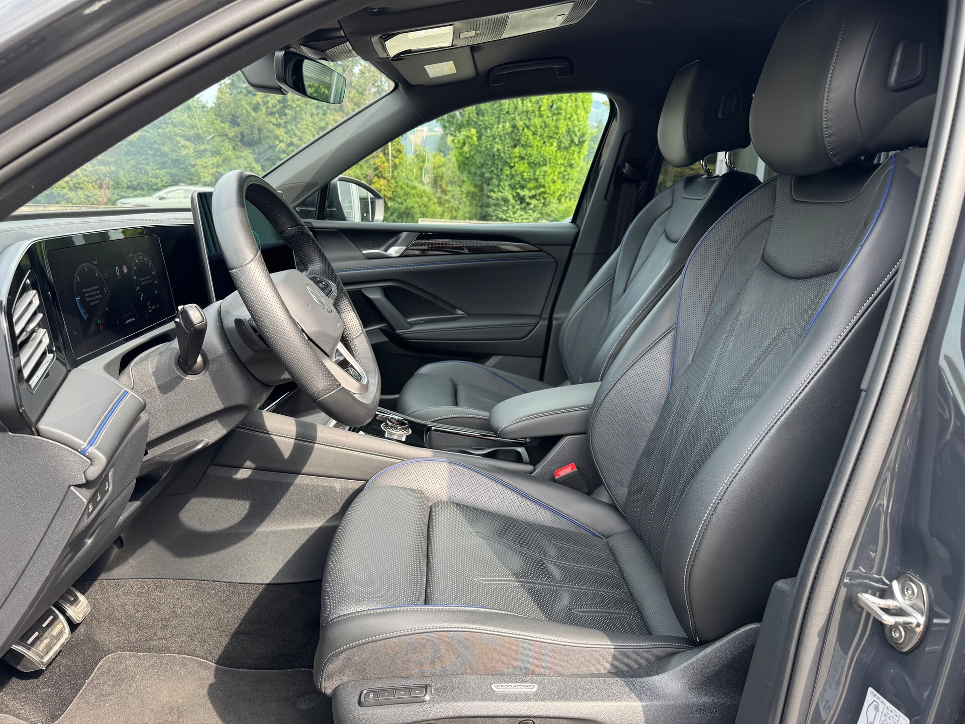 VW Tiguan 2.0 TDI SCR R-Line 4Motion DSG-image-9