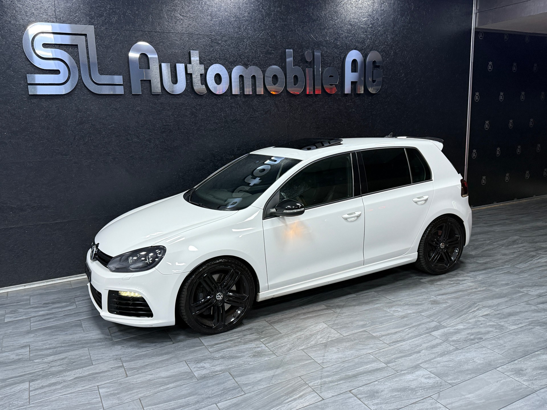 VW Golf 2.0 TSI R Team 4Motion DSG-showroom-element-3