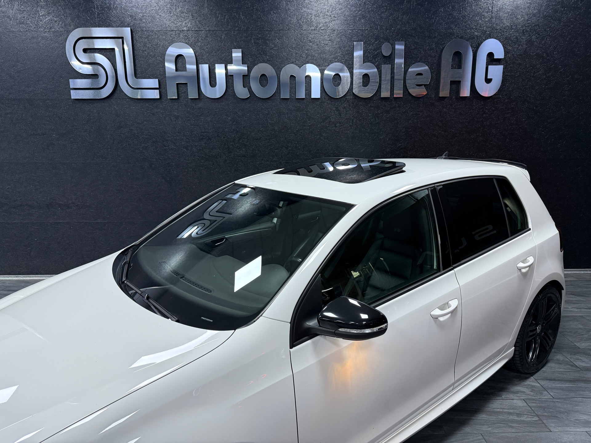 VW Golf 2.0 TSI R Team 4Motion DSG-showroom-element-1