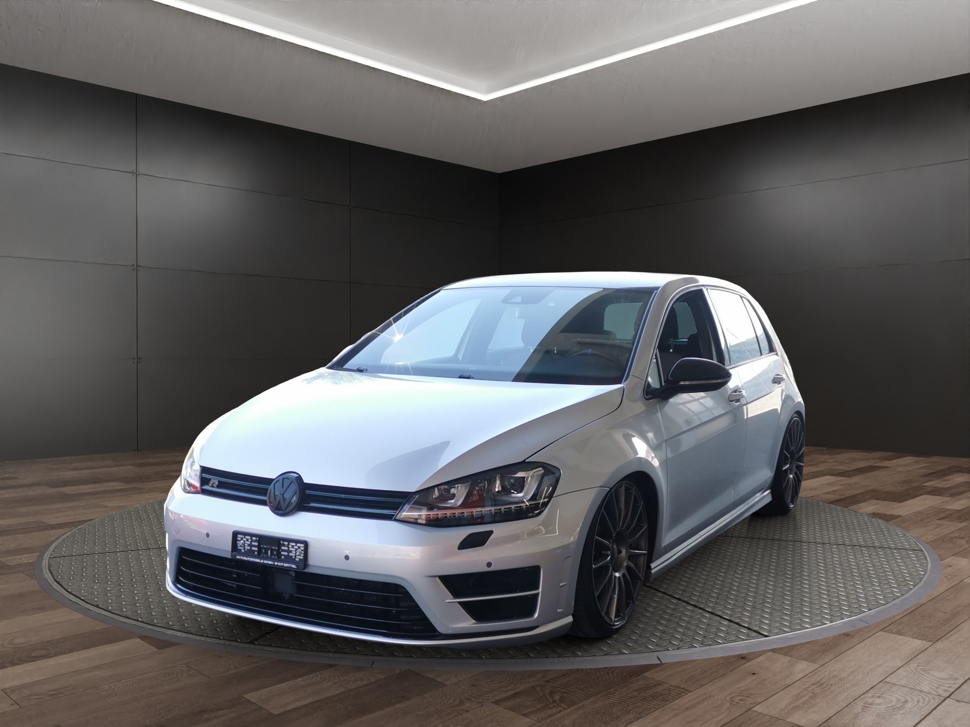 VW Golf 2.0 TSI R 4Motion DSG-showroom-element-1