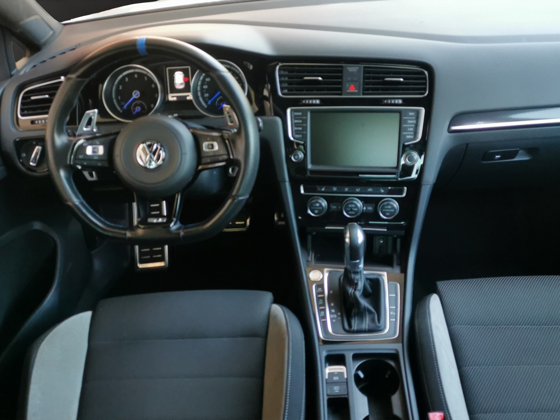 VW Golf 2.0 TSI R 4Motion DSG-image-15