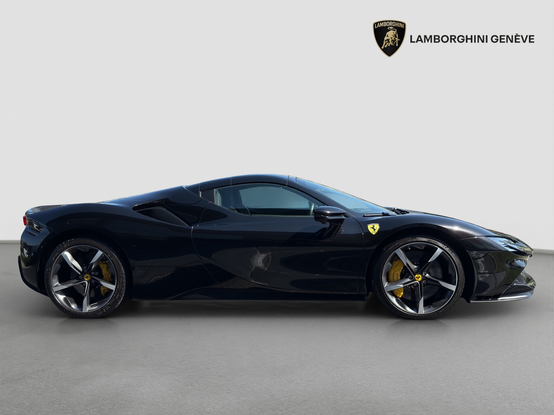 FERRARI SF90 Spider-showroom-element-1