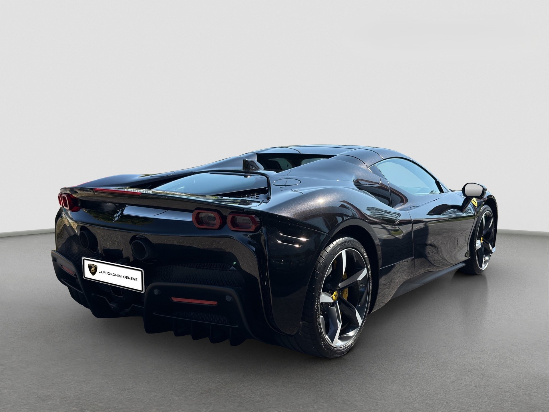 FERRARI SF90 Spider-showroom-element-3