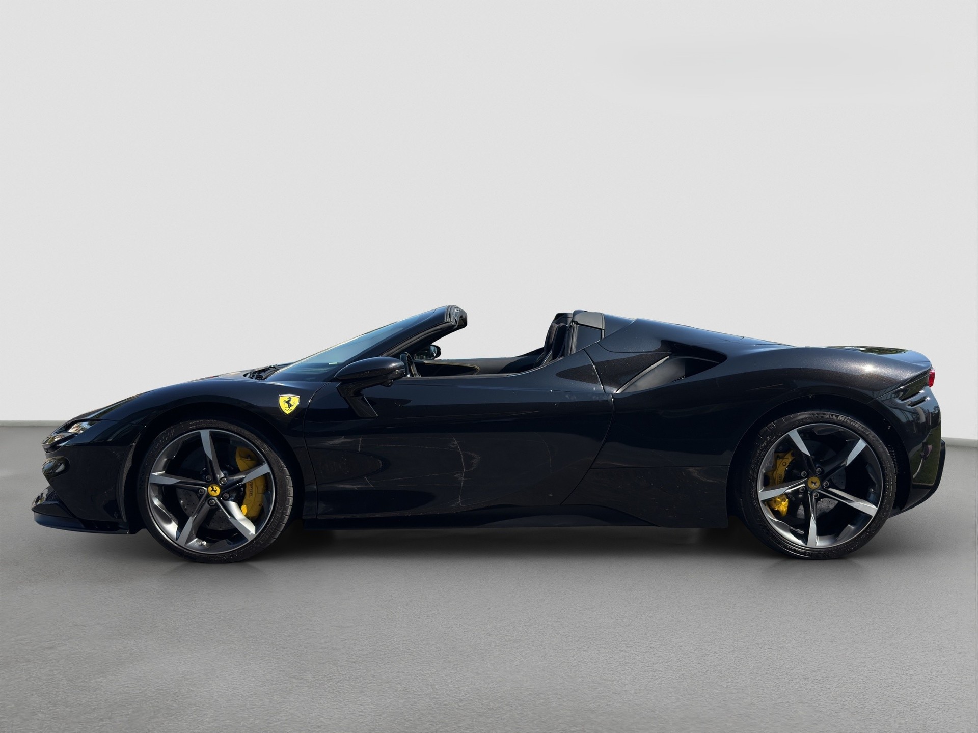 FERRARI SF90 Spider-showroom-element-2