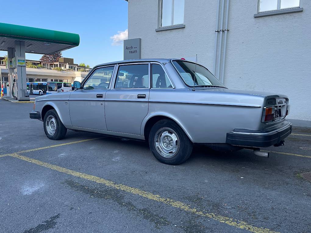 VOLVO 244-image-2