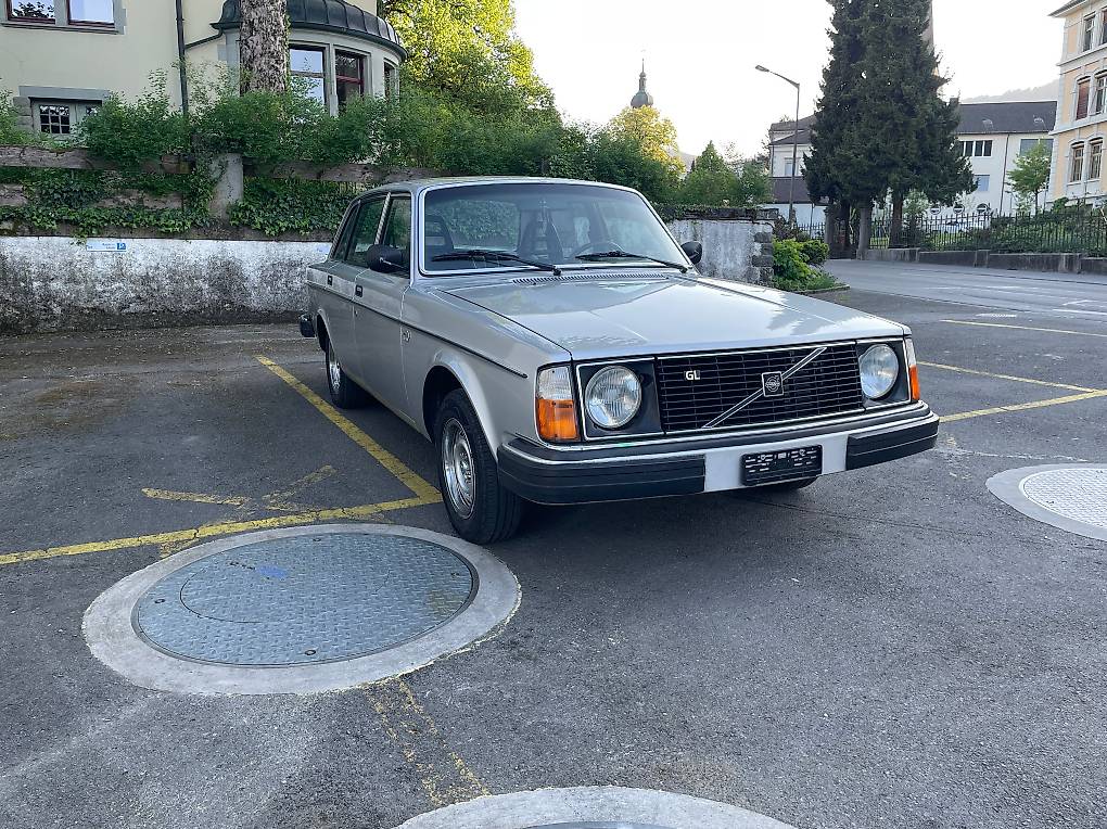 VOLVO 244