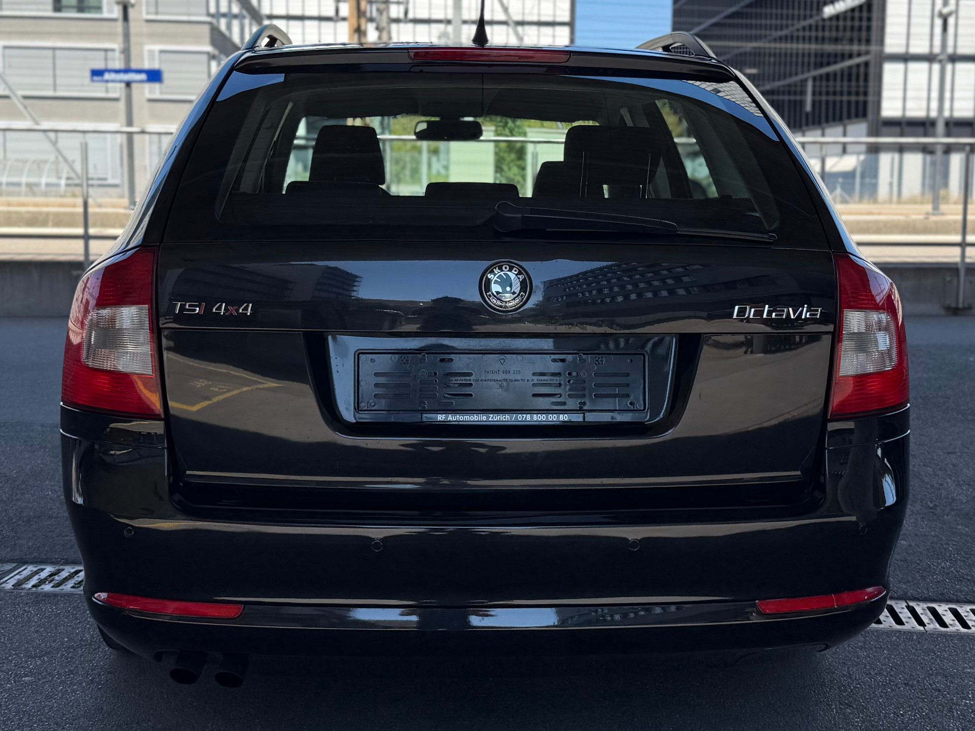 SKODA Octavia Combi 1.8 TSI Swiss Adventure 4x4-image-6