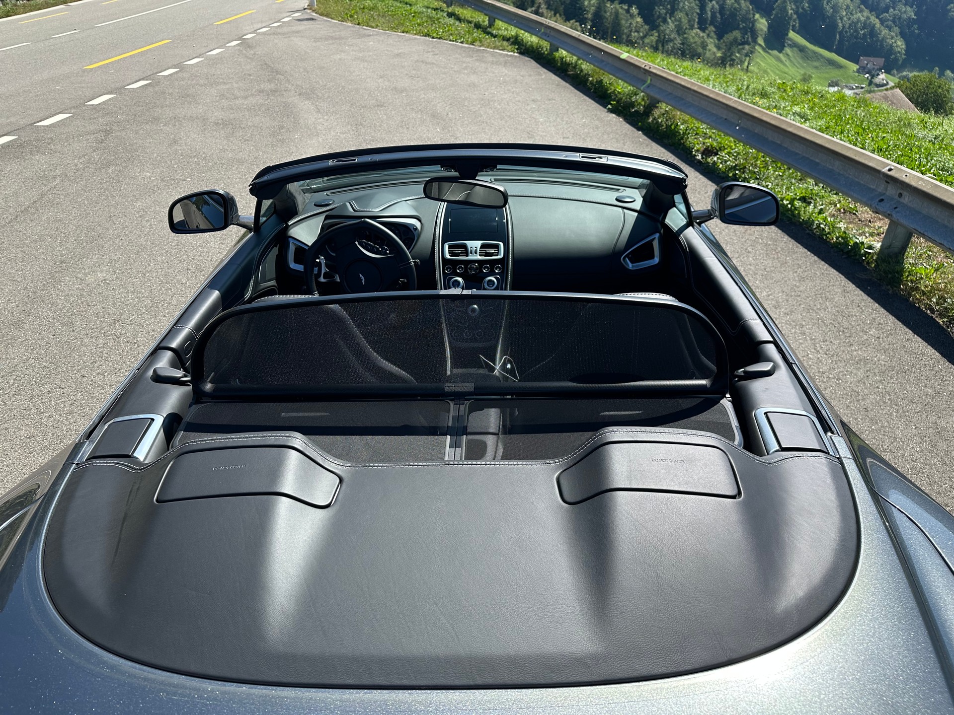 ASTON MARTIN 6.0 V12 Vanquish S Volante-image-6
