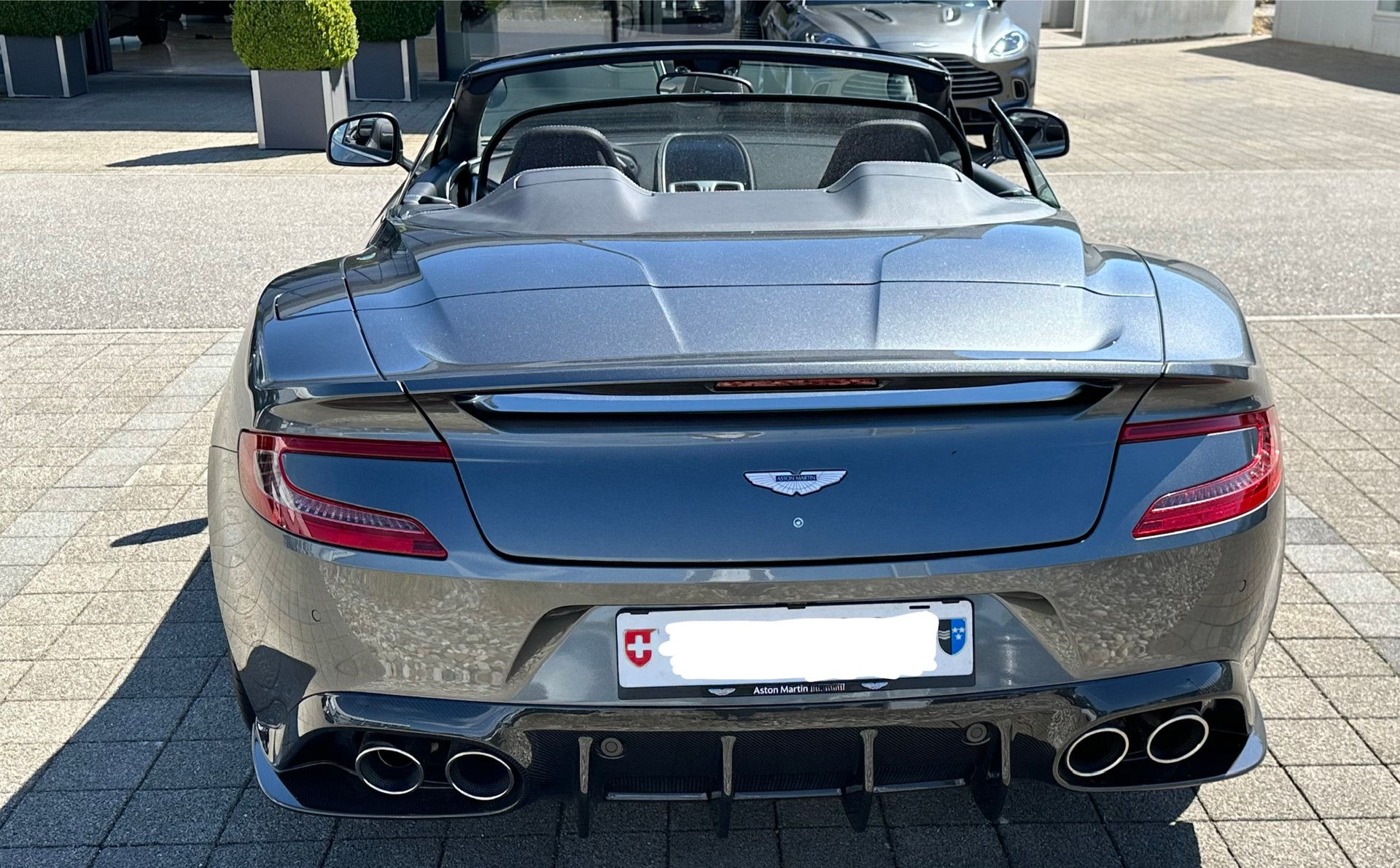 ASTON MARTIN 6.0 V12 Vanquish S Volante-image-9