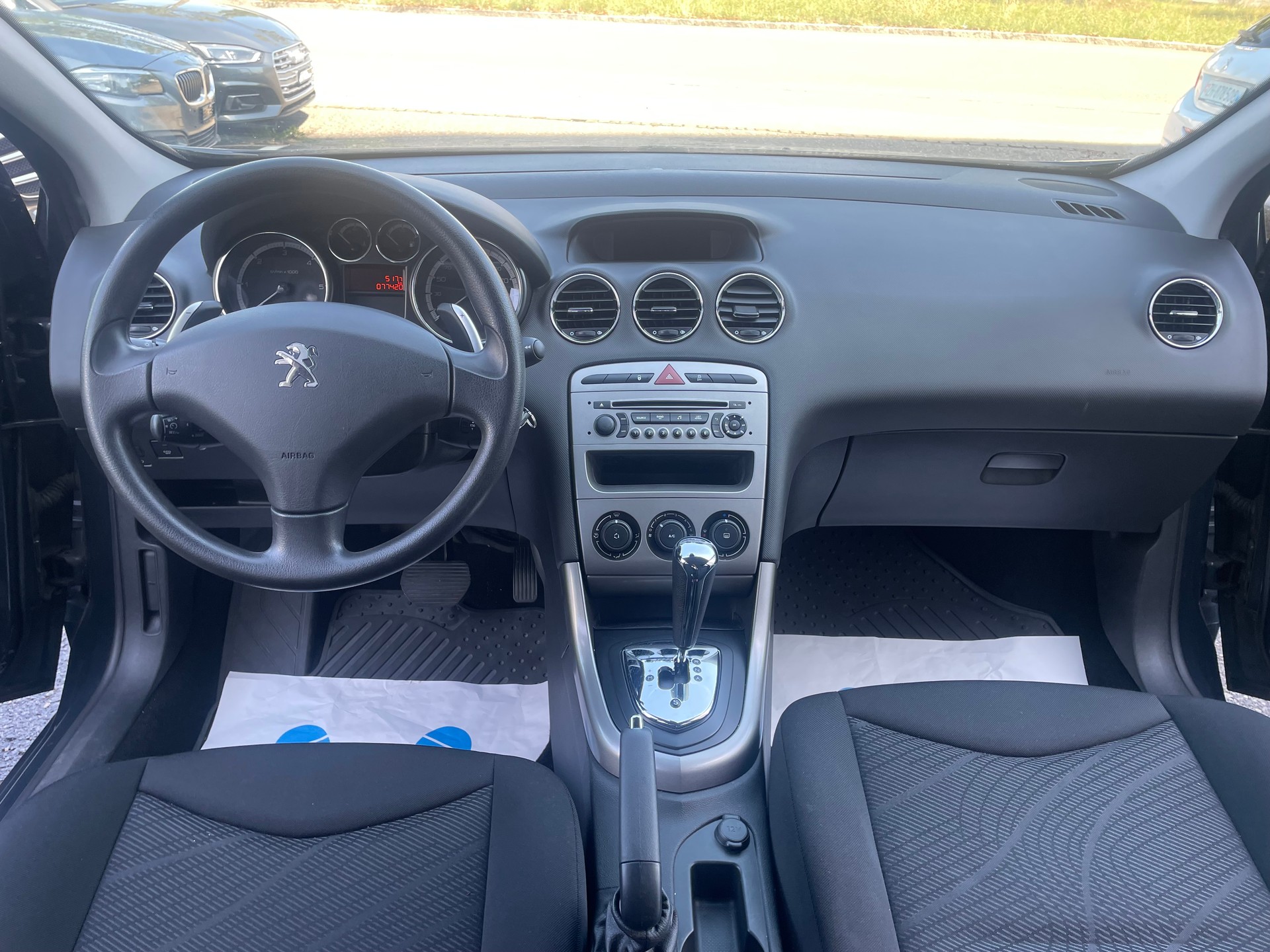 PEUGEOT 308-image-10