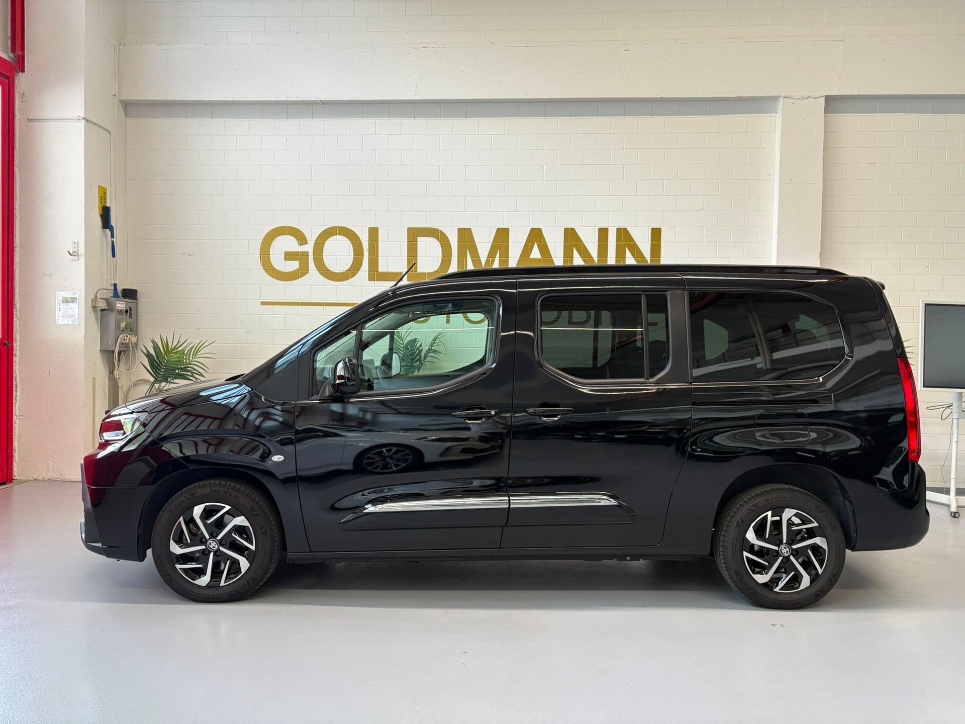 TOYOTA Proace City Verso 1.5 Style Long-showroom-element-1