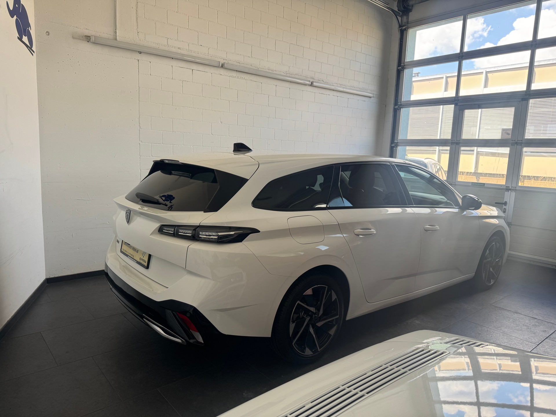 PEUGEOT 308 SW 1.5 BlueHDI Allure Pack EAT8-showroom-element-1