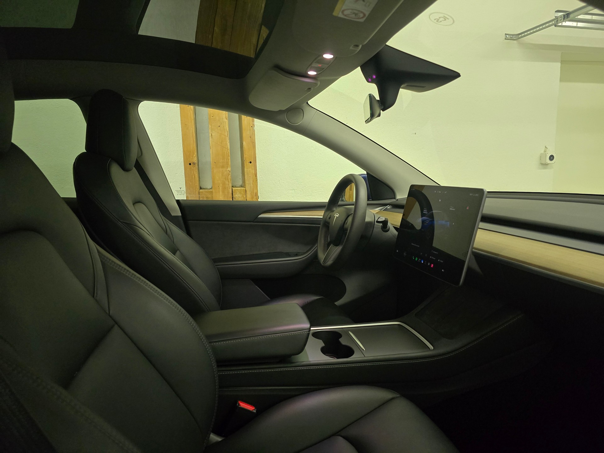 TESLA Model Y Long Range-image-12
