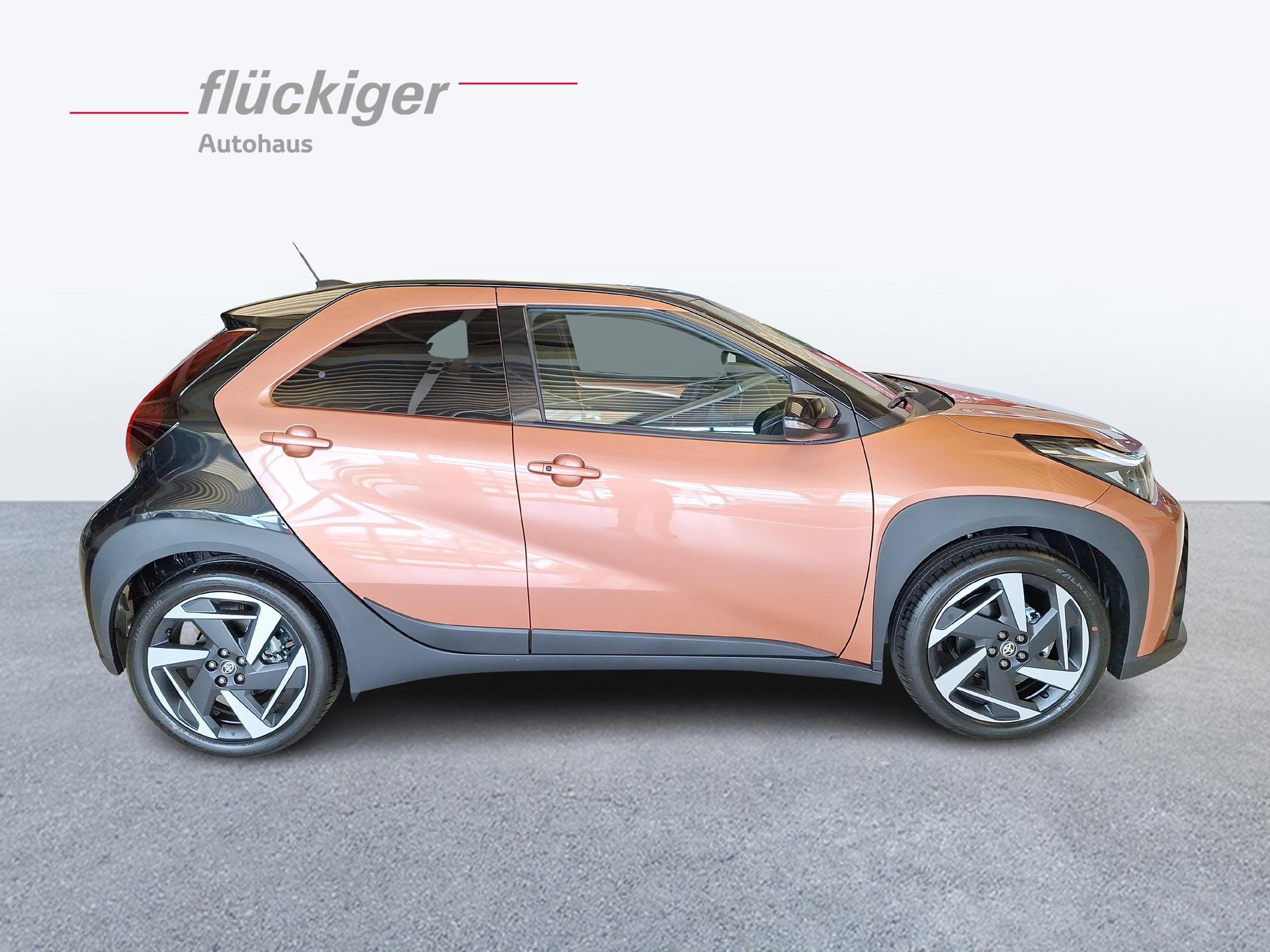 TOYOTA Aygo X 1.5 VVT-i HSD Style-showroom-element-3