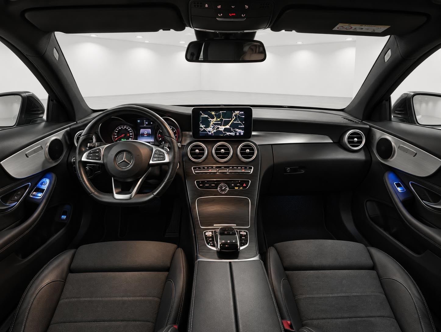 MERCEDES-BENZ C 250 AMG Line Coupé 7G-tronic-image-4