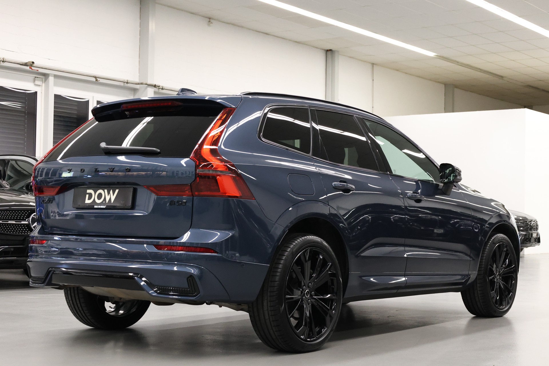 VOLVO XC60 2.0 B5 MH Black Edition AWD-image-6