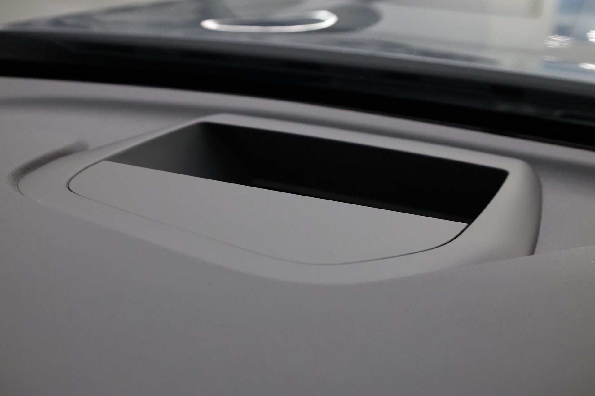 VOLVO XC60 2.0 B5 MH Black Edition AWD-image-29