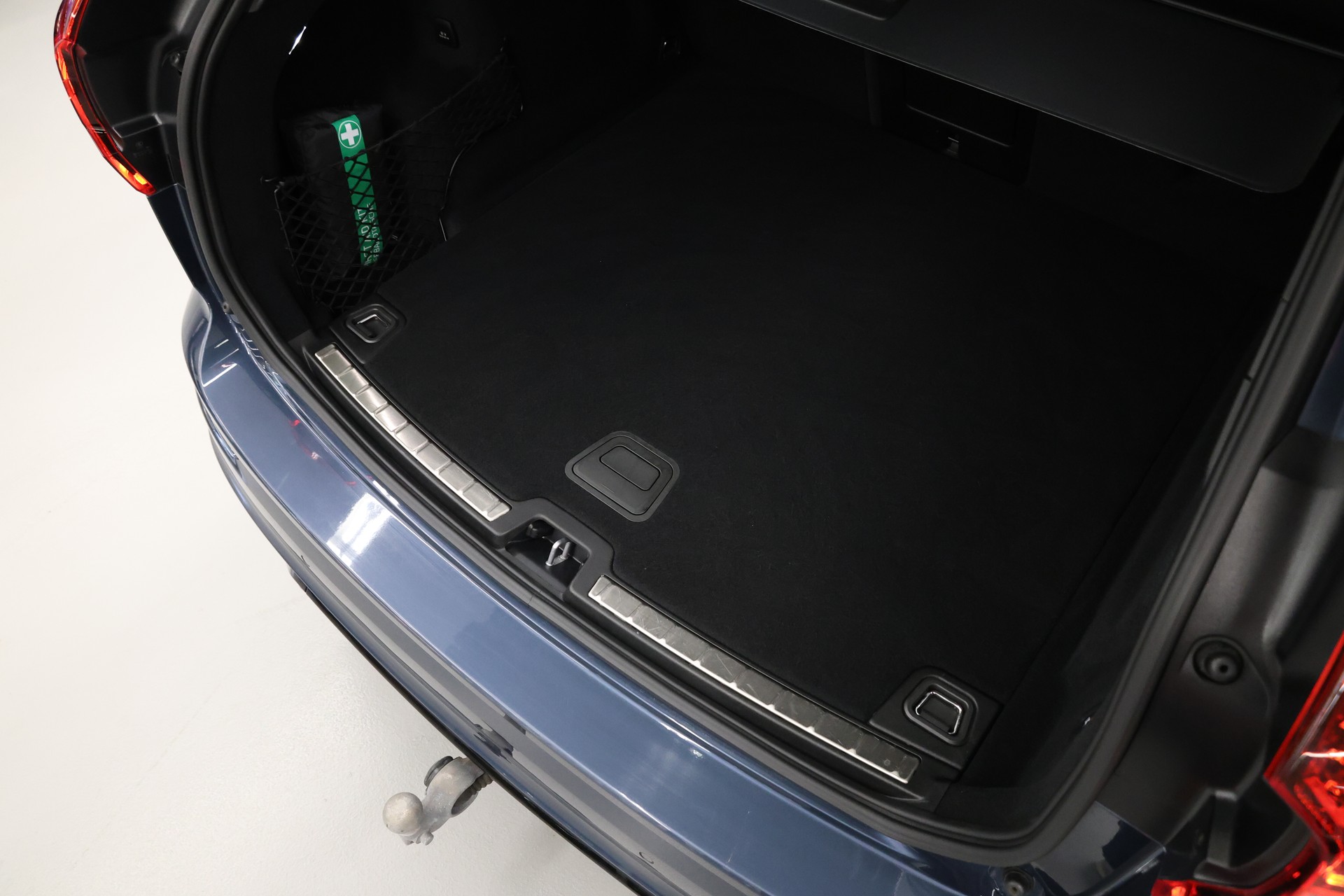 VOLVO XC60 2.0 B5 MH Black Edition AWD-image-33