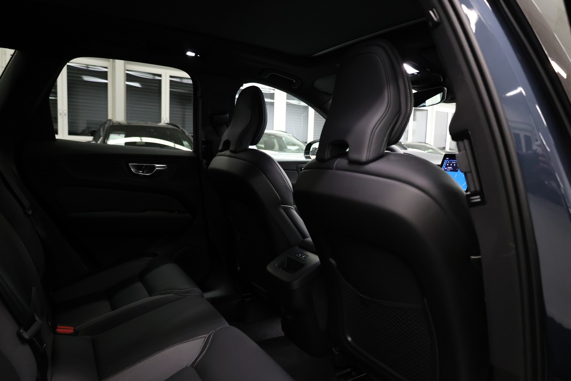 VOLVO XC60 2.0 B5 MH Black Edition AWD-image-25