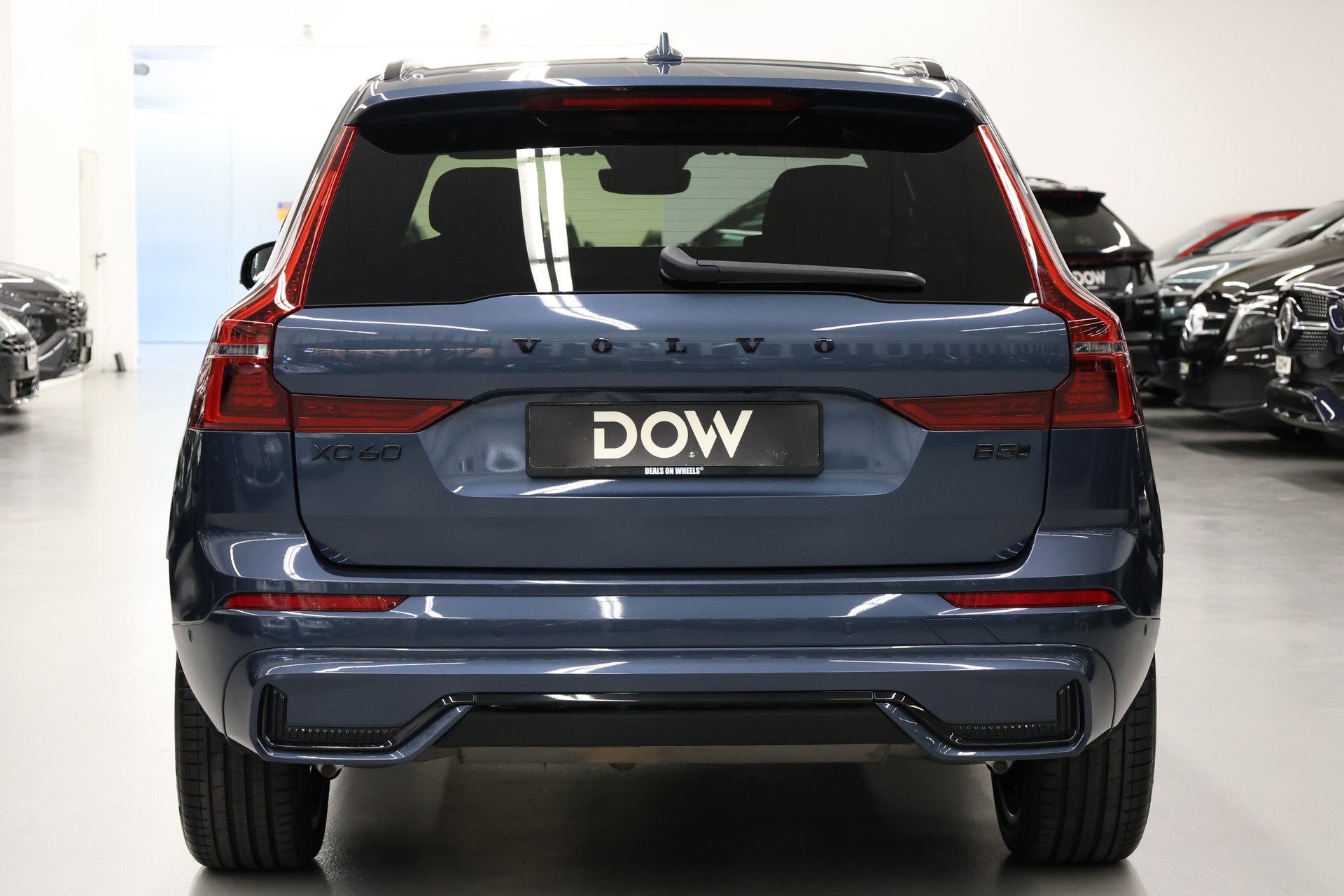VOLVO XC60 2.0 B5 MH Black Edition AWD-image-8