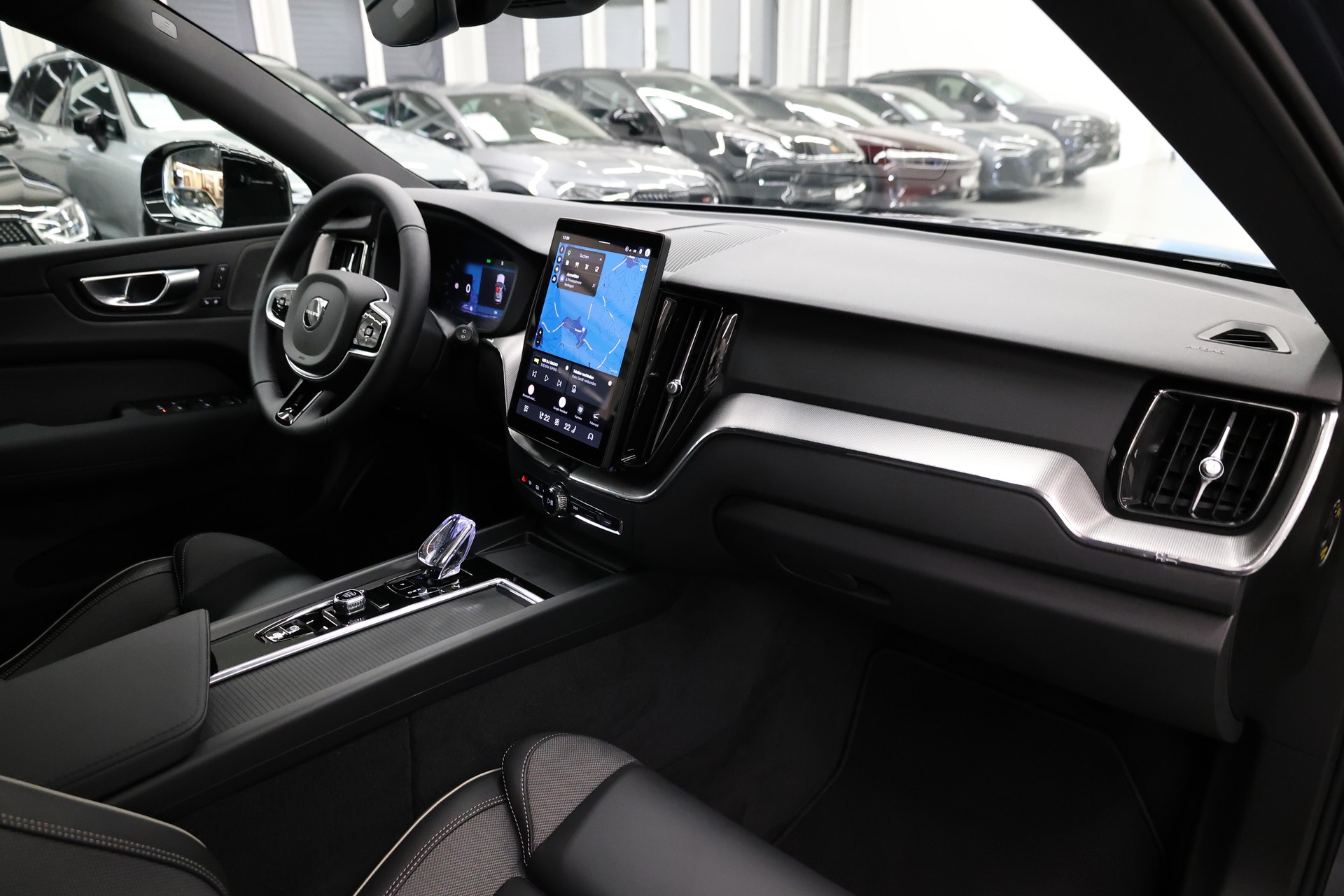 VOLVO XC60 2.0 B5 MH Black Edition AWD-image-22