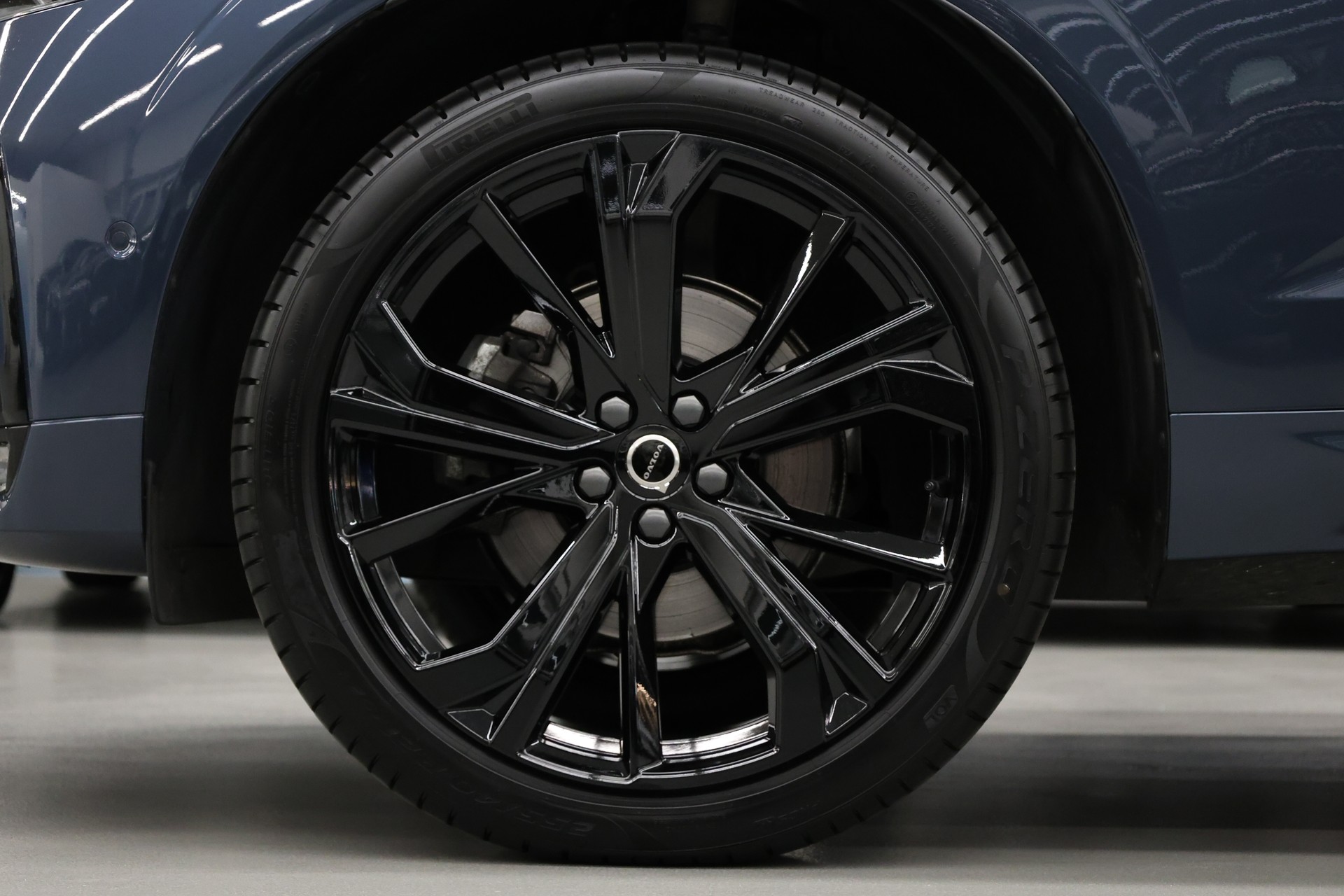 VOLVO XC60 2.0 B5 MH Black Edition AWD-image-16