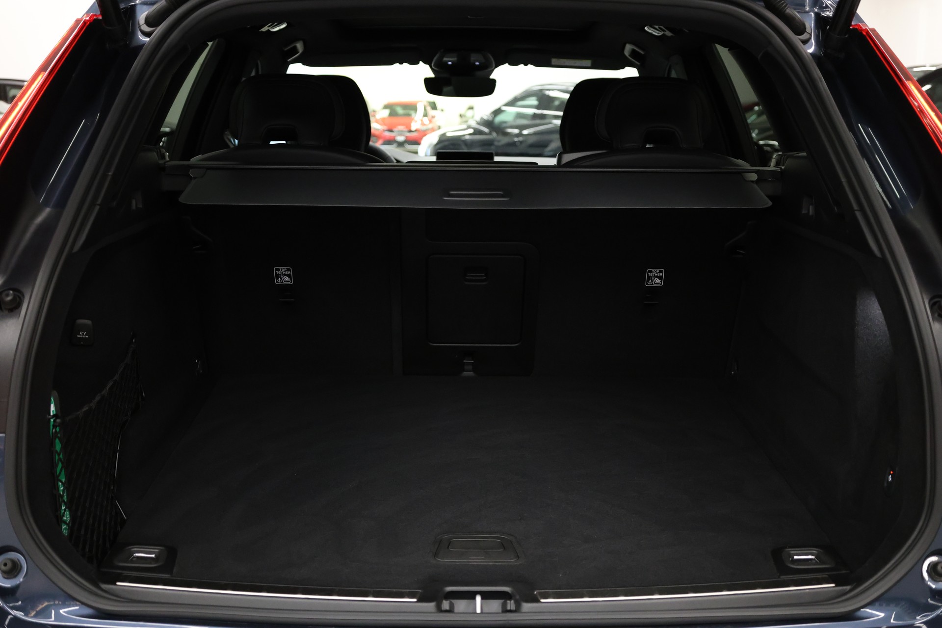 VOLVO XC60 2.0 B5 MH Black Edition AWD-image-32