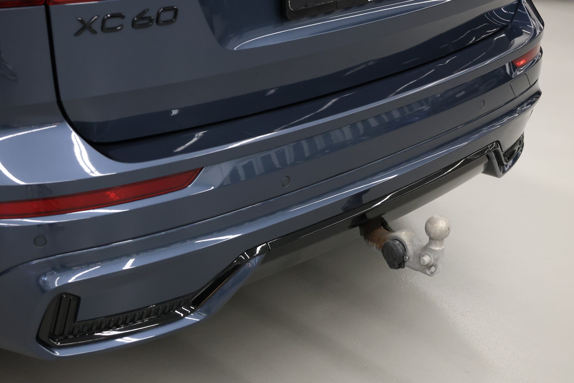 VOLVO XC60 2.0 B5 MH Black Edition AWD-image-15