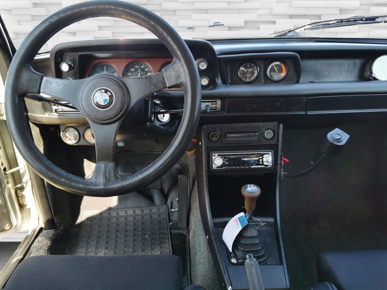 BMW 2002 Turbo-image-9