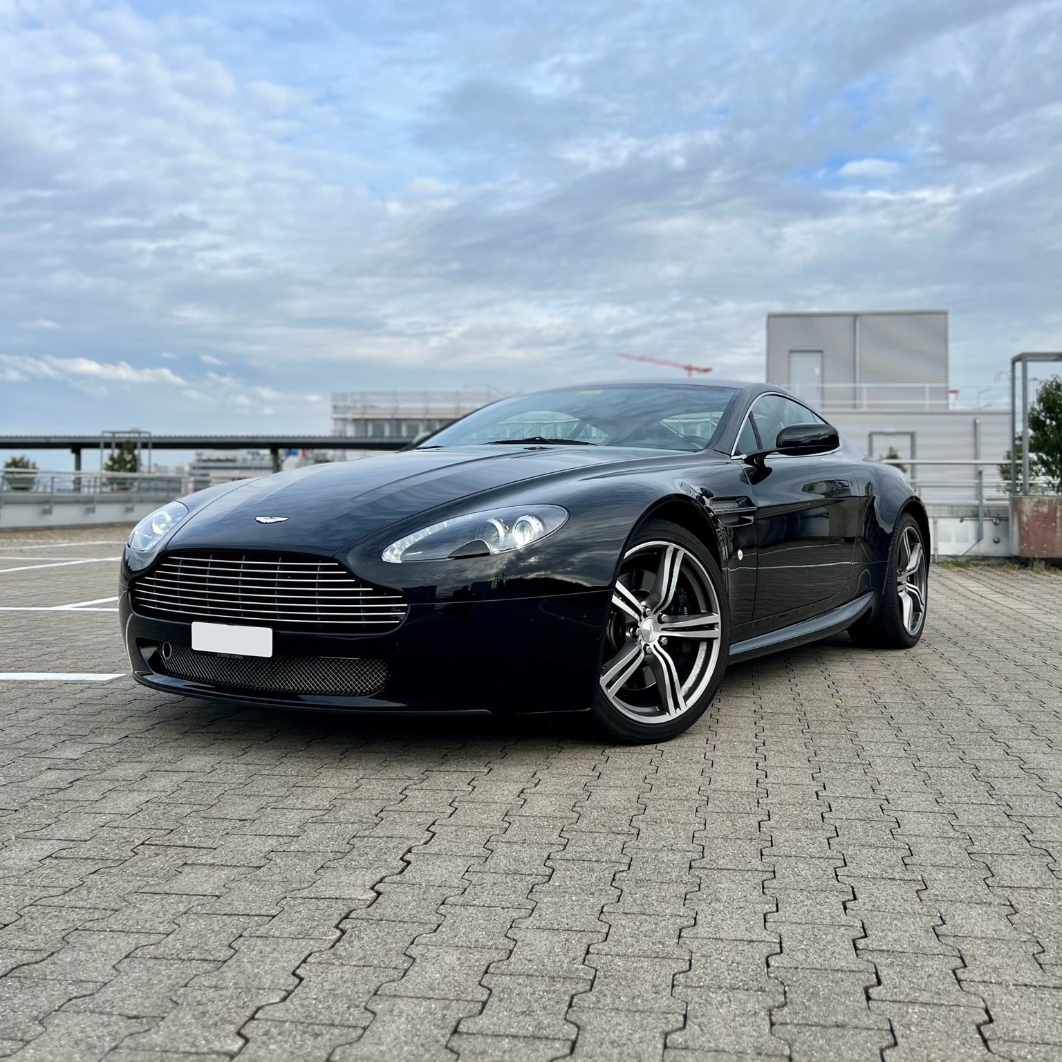 ASTON MARTIN V8 Vantage 4.3 N400 Sportshift-image-1