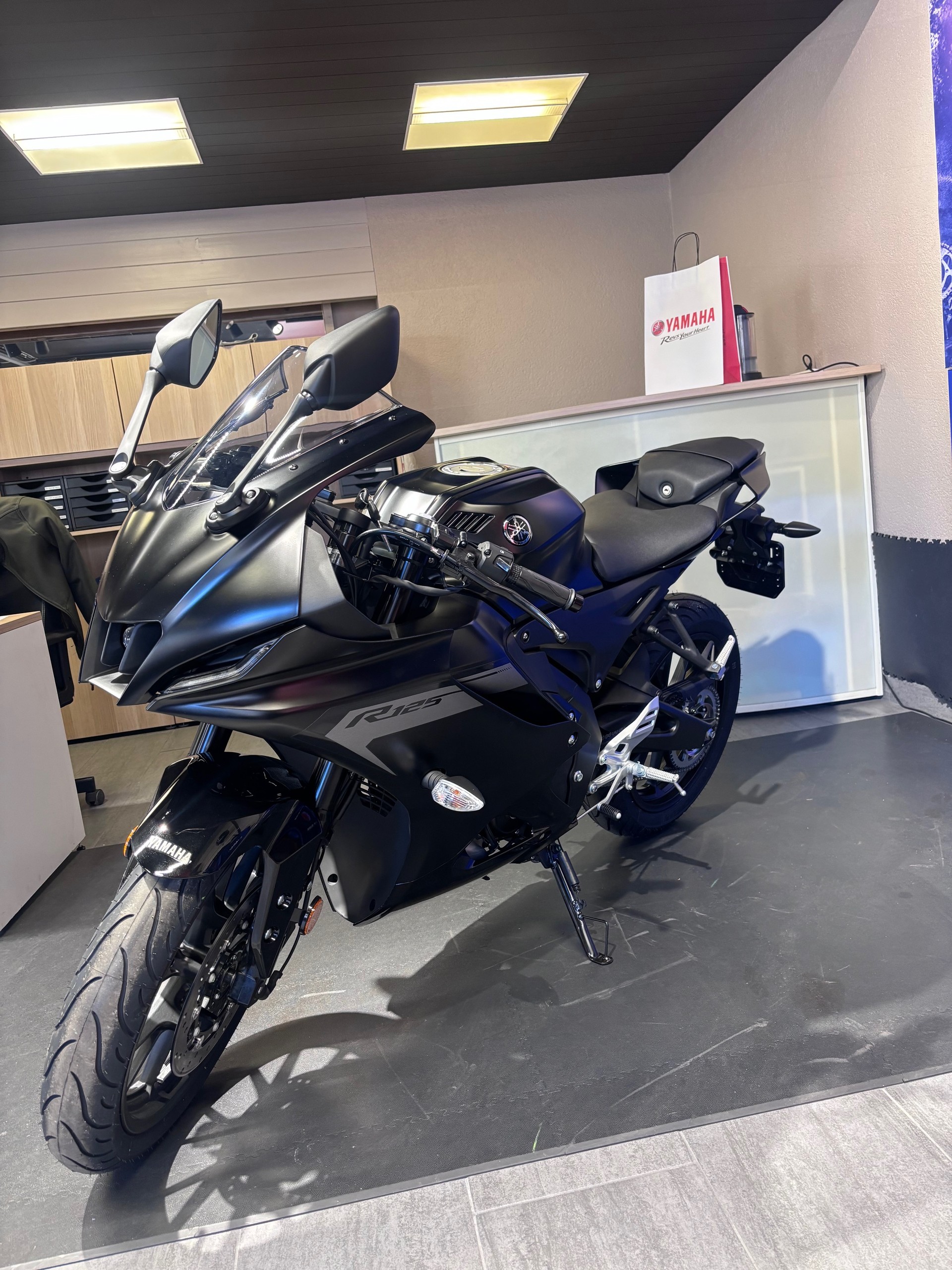 YAMAHA YZF-R 125 ABS-image-2
