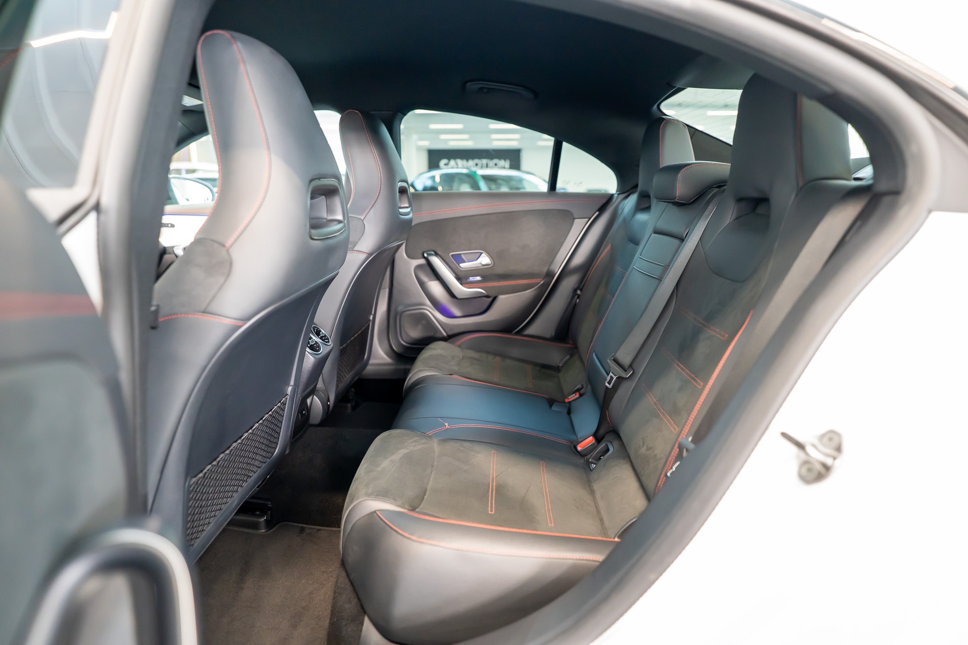 MERCEDES-BENZ CLA 200 d AMG Line 4matic Ambiente-Beleuchtung / Sitzheizung / Navi-image-10