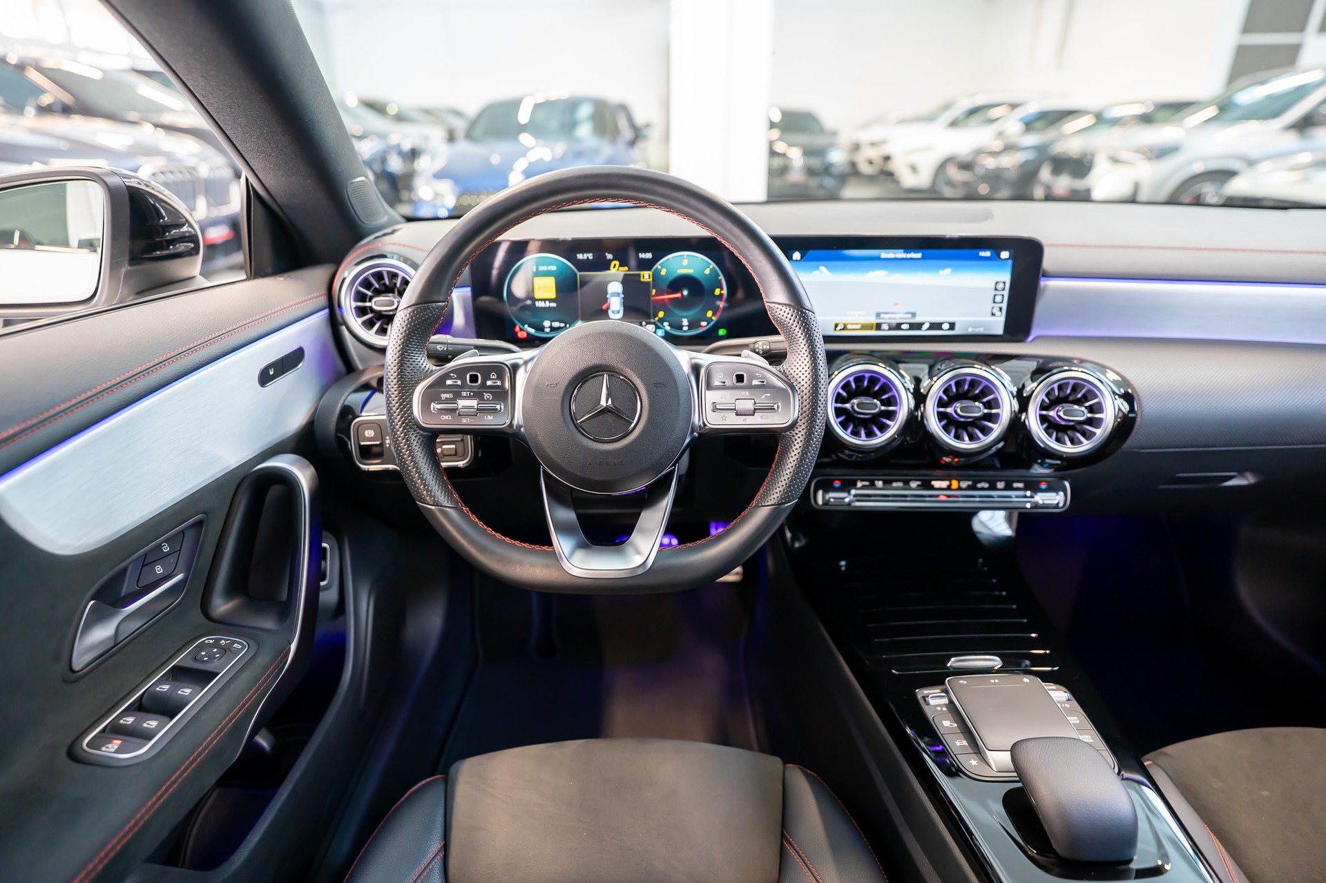 MERCEDES-BENZ CLA 200 d AMG Line 4matic Ambiente-Beleuchtung / Sitzheizung / Navi-image-14