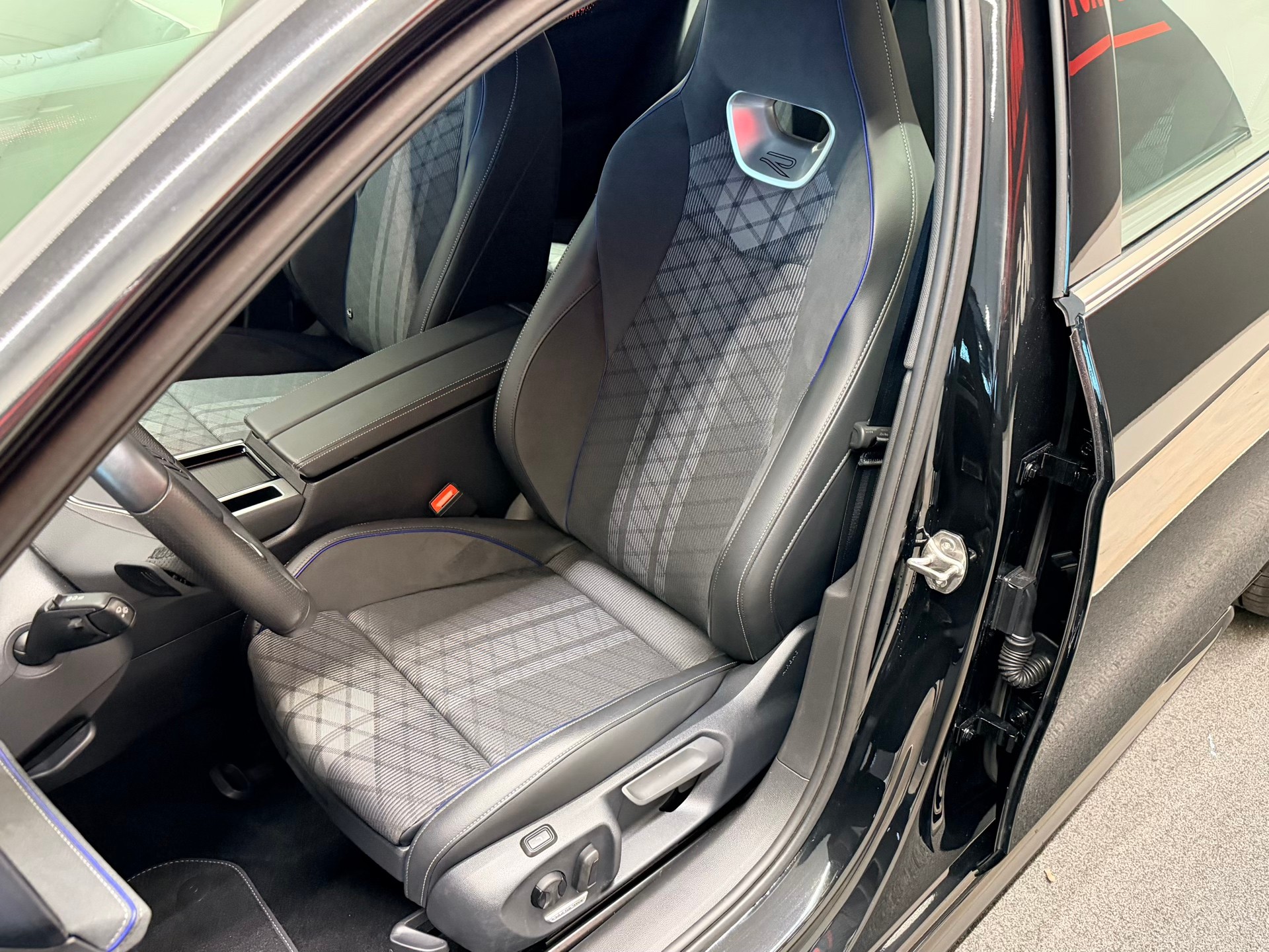 VW Passat Variant 2.0 TDI evo R-Line 4 Motion DSG-image-14