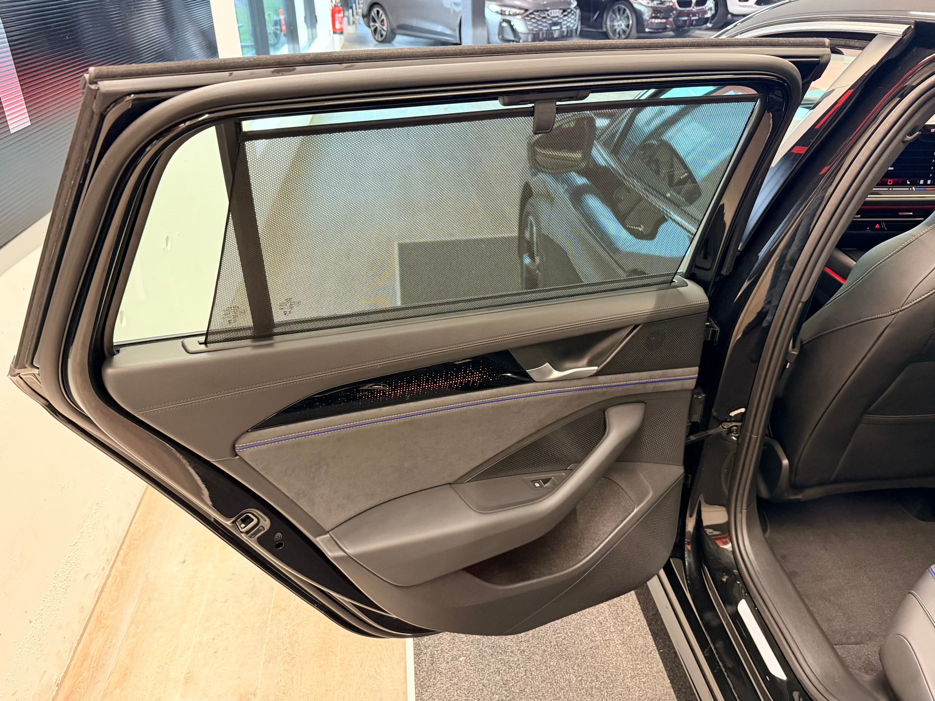 VW Passat Variant 2.0 TDI evo R-Line 4 Motion DSG-image-16
