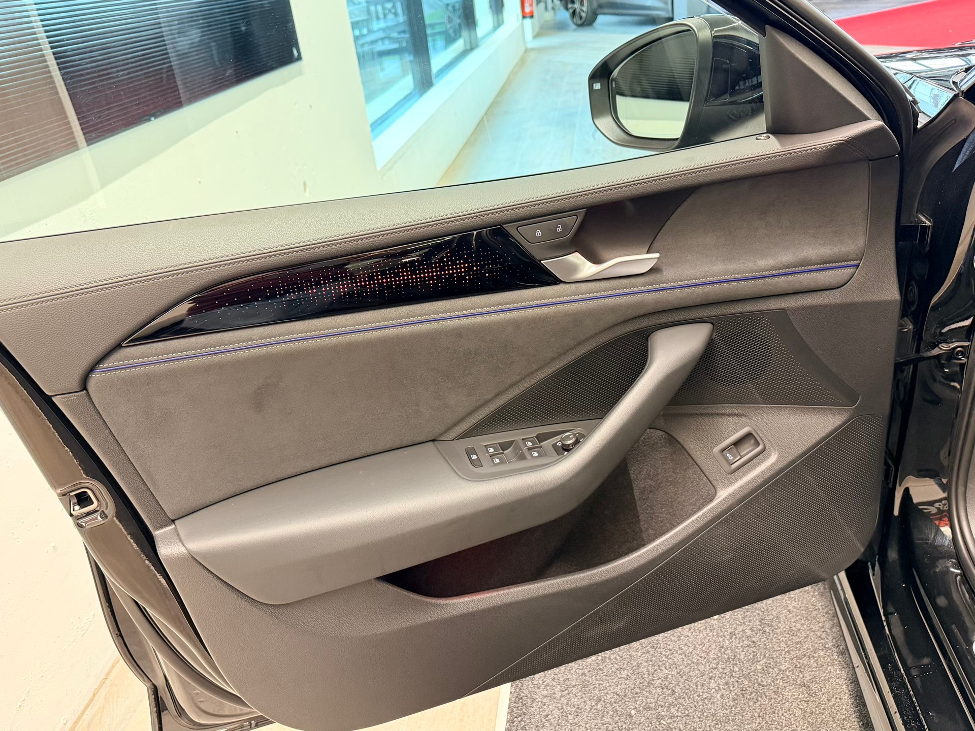VW Passat Variant 2.0 TDI evo R-Line 4 Motion DSG-image-11