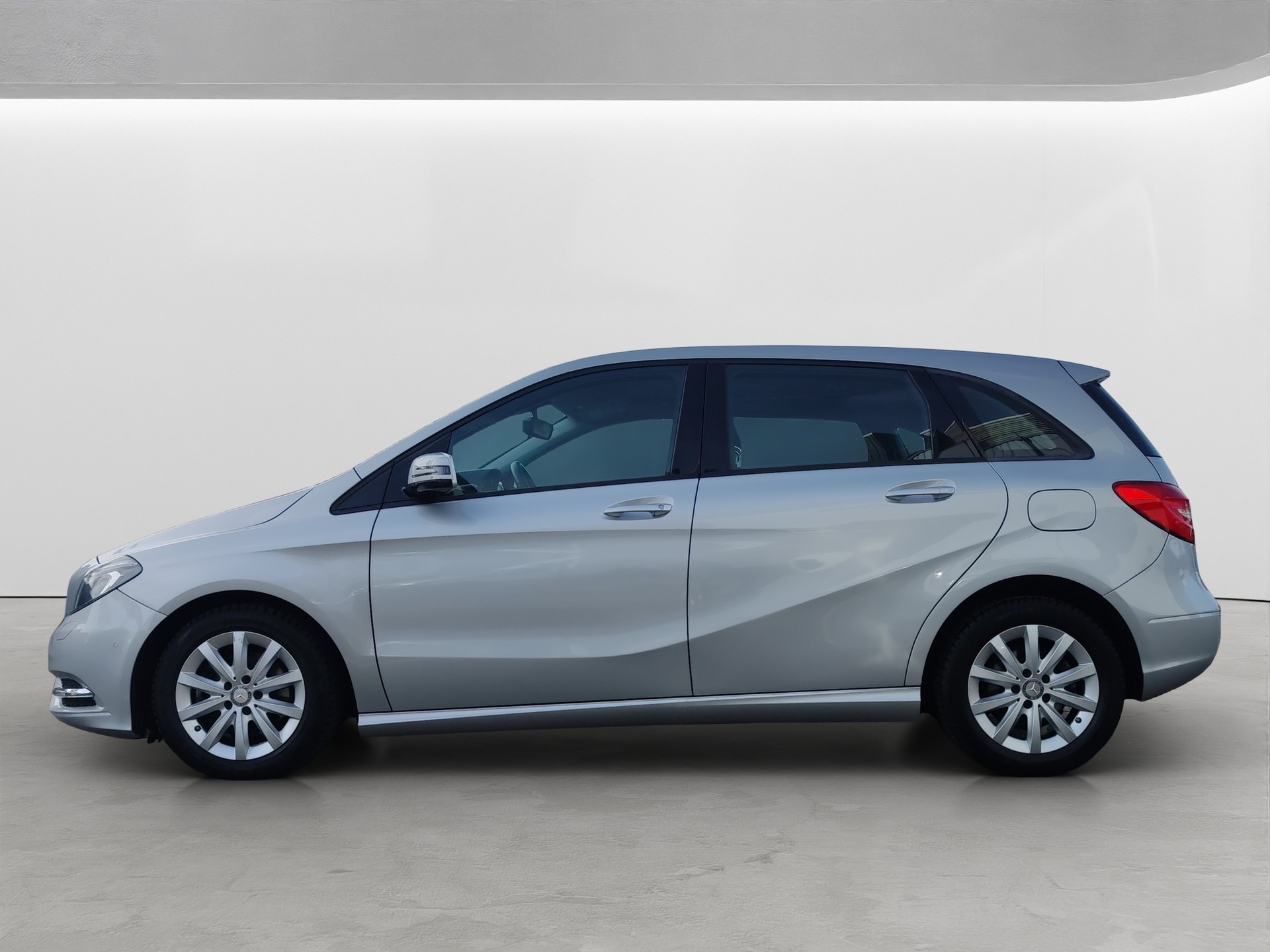 MERCEDES-BENZ B 200 7G-DCT-showroom-element-1