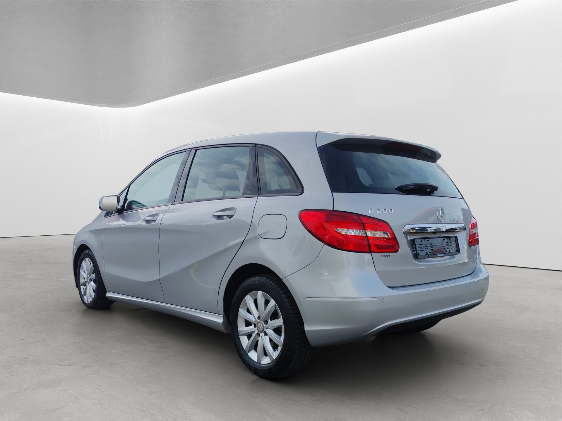 MERCEDES-BENZ B 200 7G-DCT-showroom-element-2