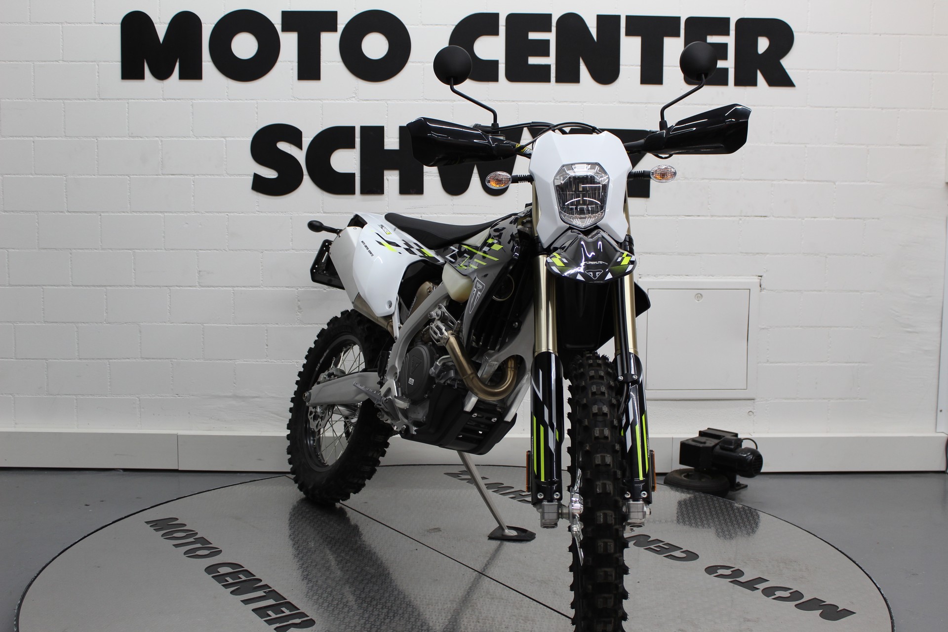 TRIUMPH TF 450 E-image-1