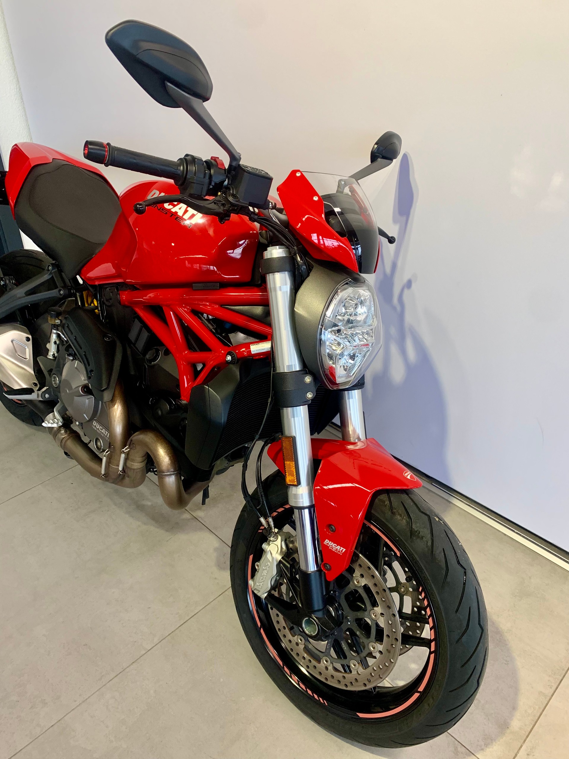 DUCATI Monster 821-showroom-element-3