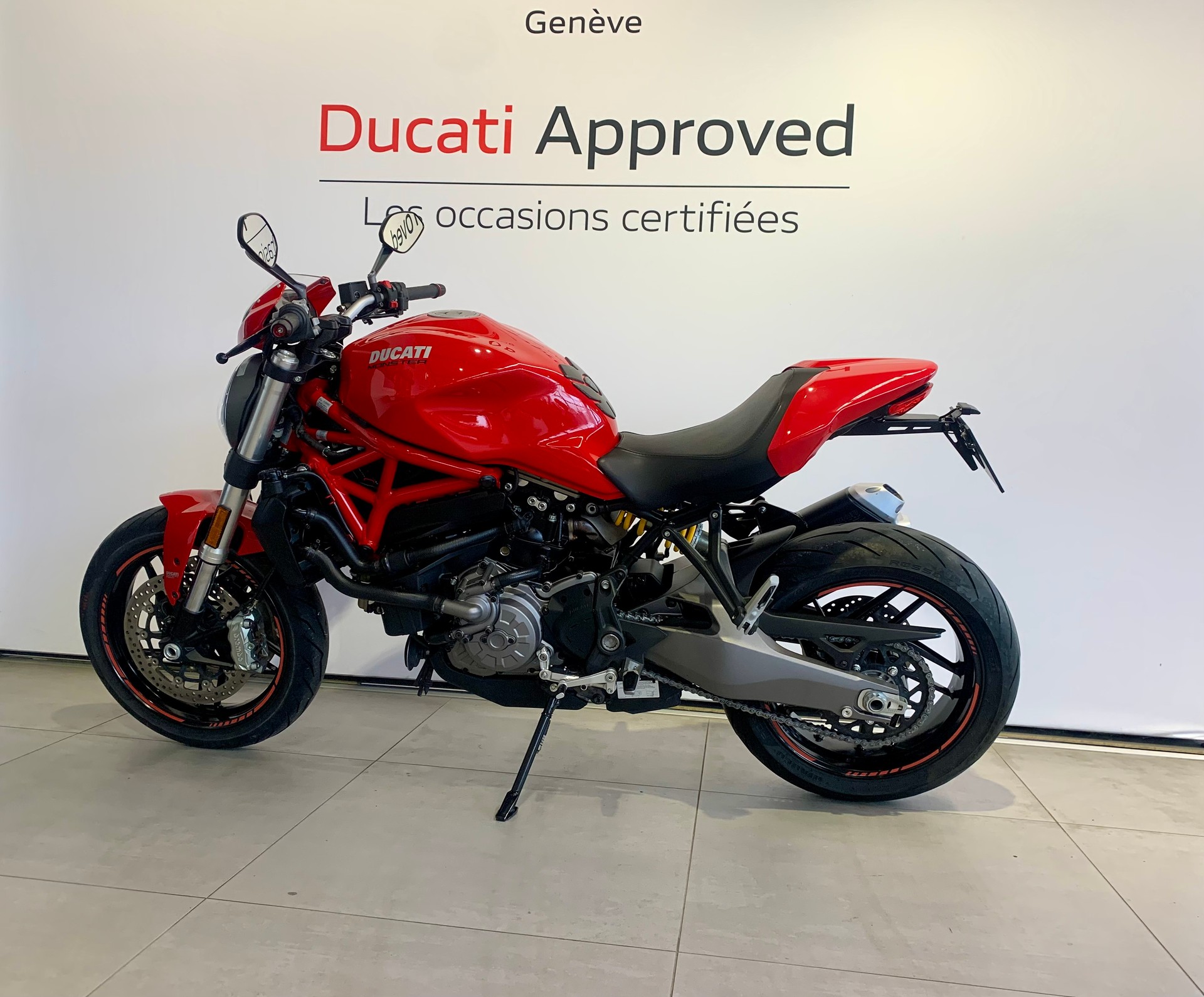 DUCATI Monster 821-showroom-element-1