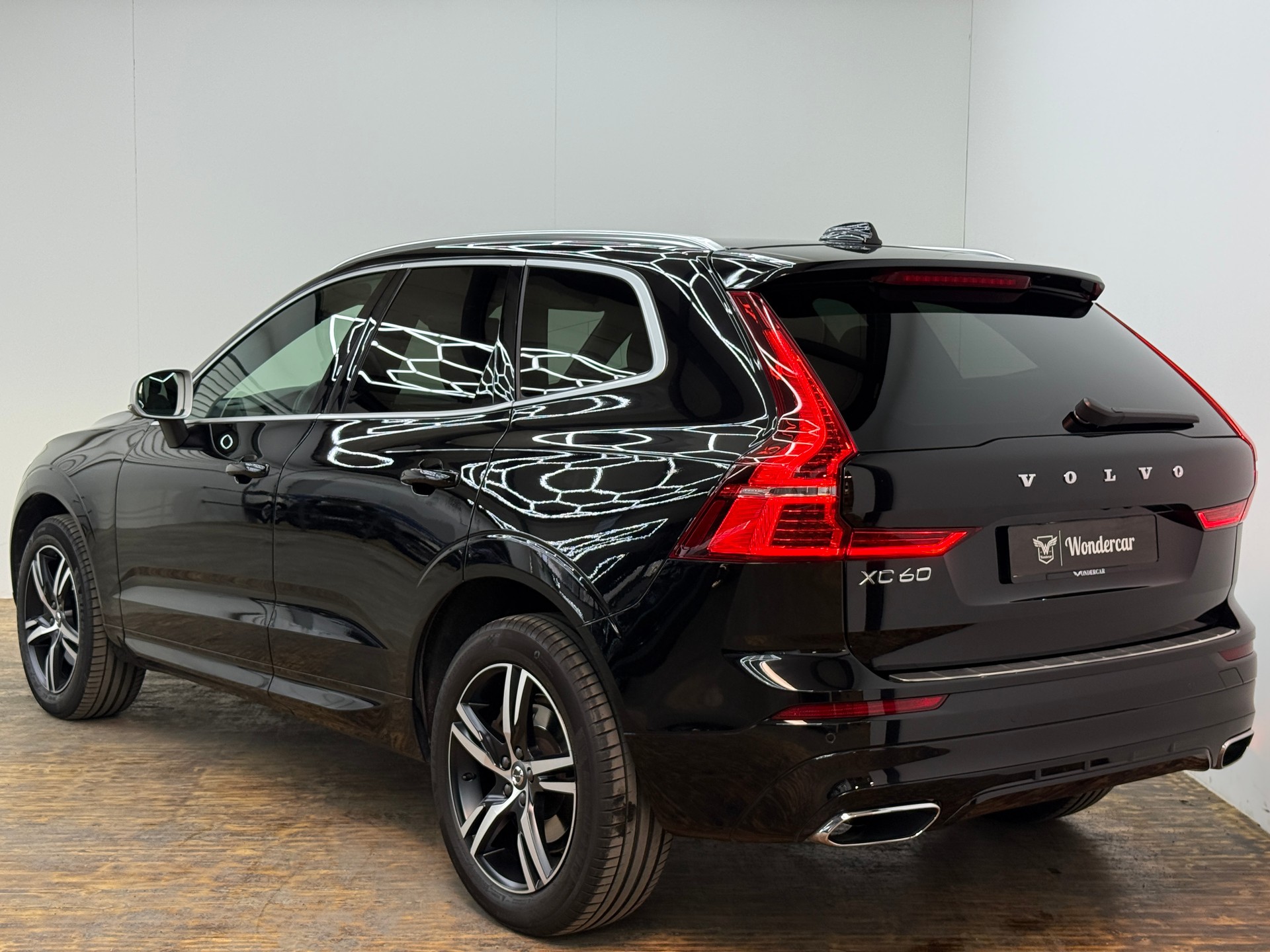 VOLVO XC60 D4 AWD R-Design Geartronic-image-7