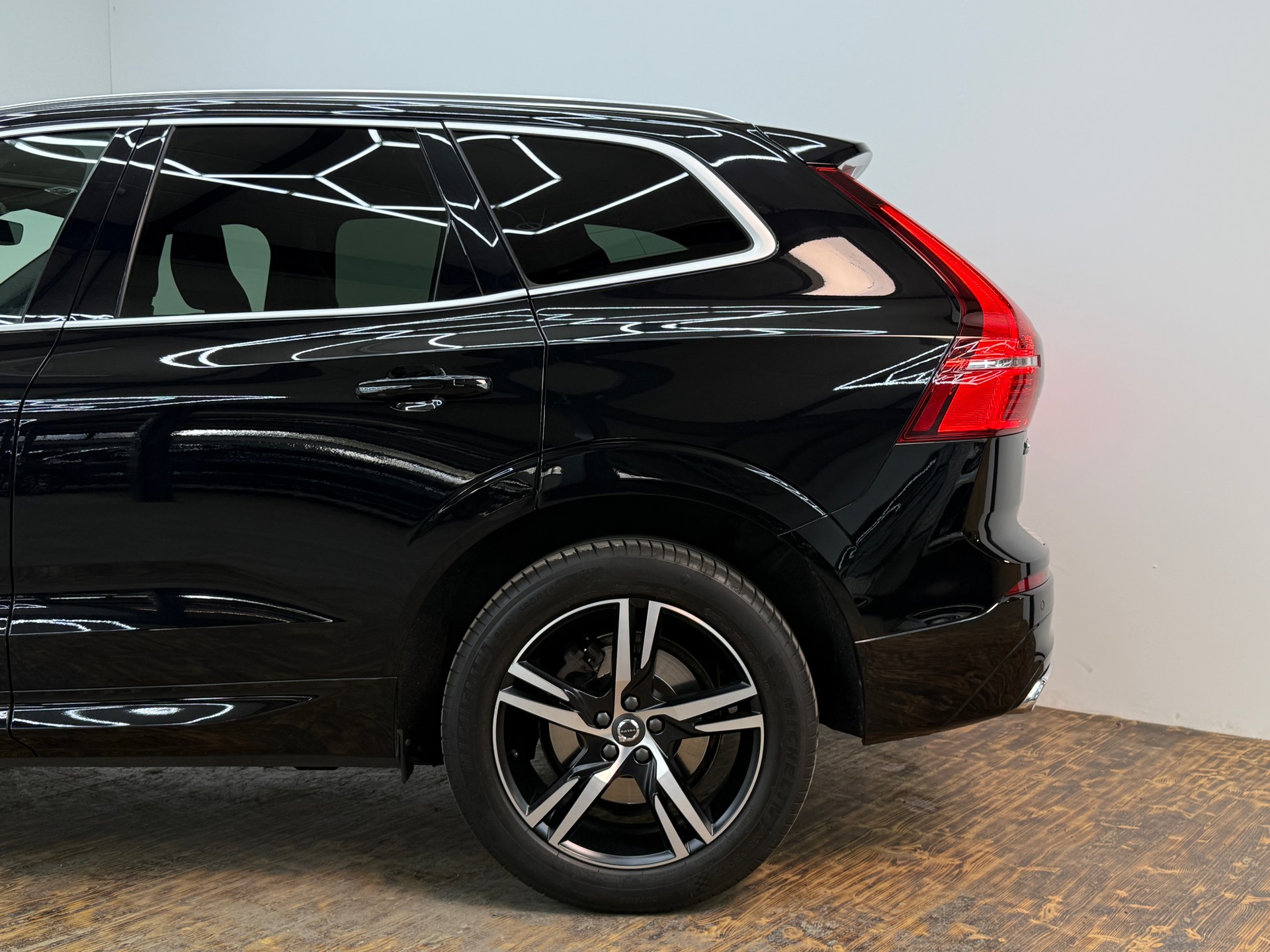 VOLVO XC60 D4 AWD R-Design Geartronic-image-9